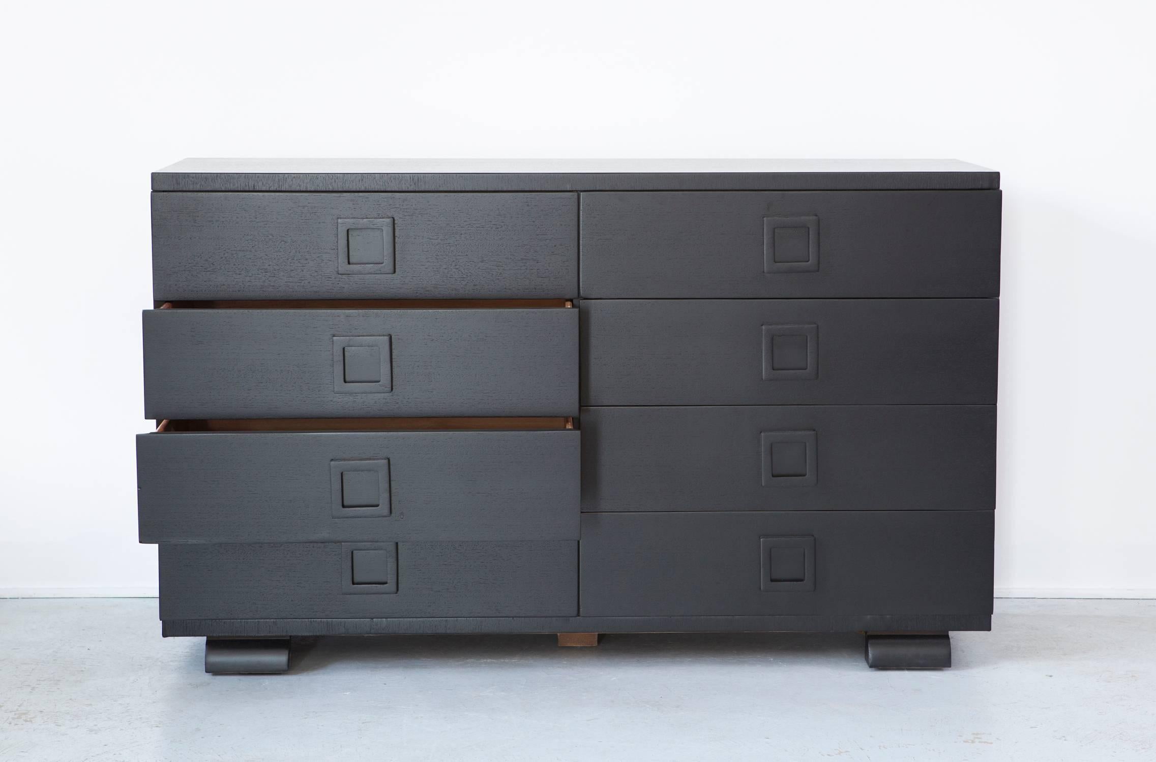 Dresser

designed by Americraft,

USA.

Ebonized wood and eight drawers.

Measures: 36 ⅜