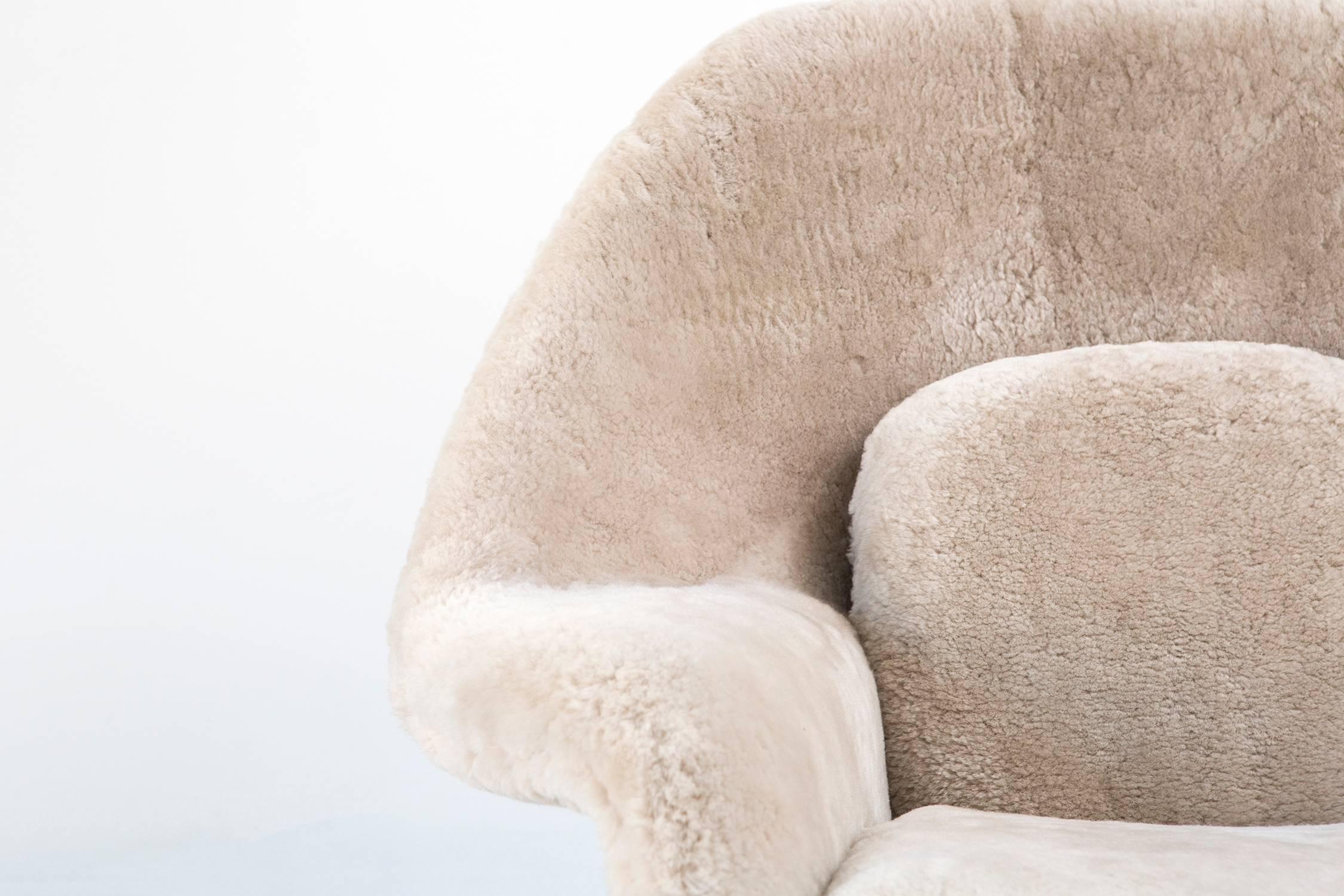 American Saarinen Mid-Century Modern Womb Chair by Knoll Reupholstered in Shearling