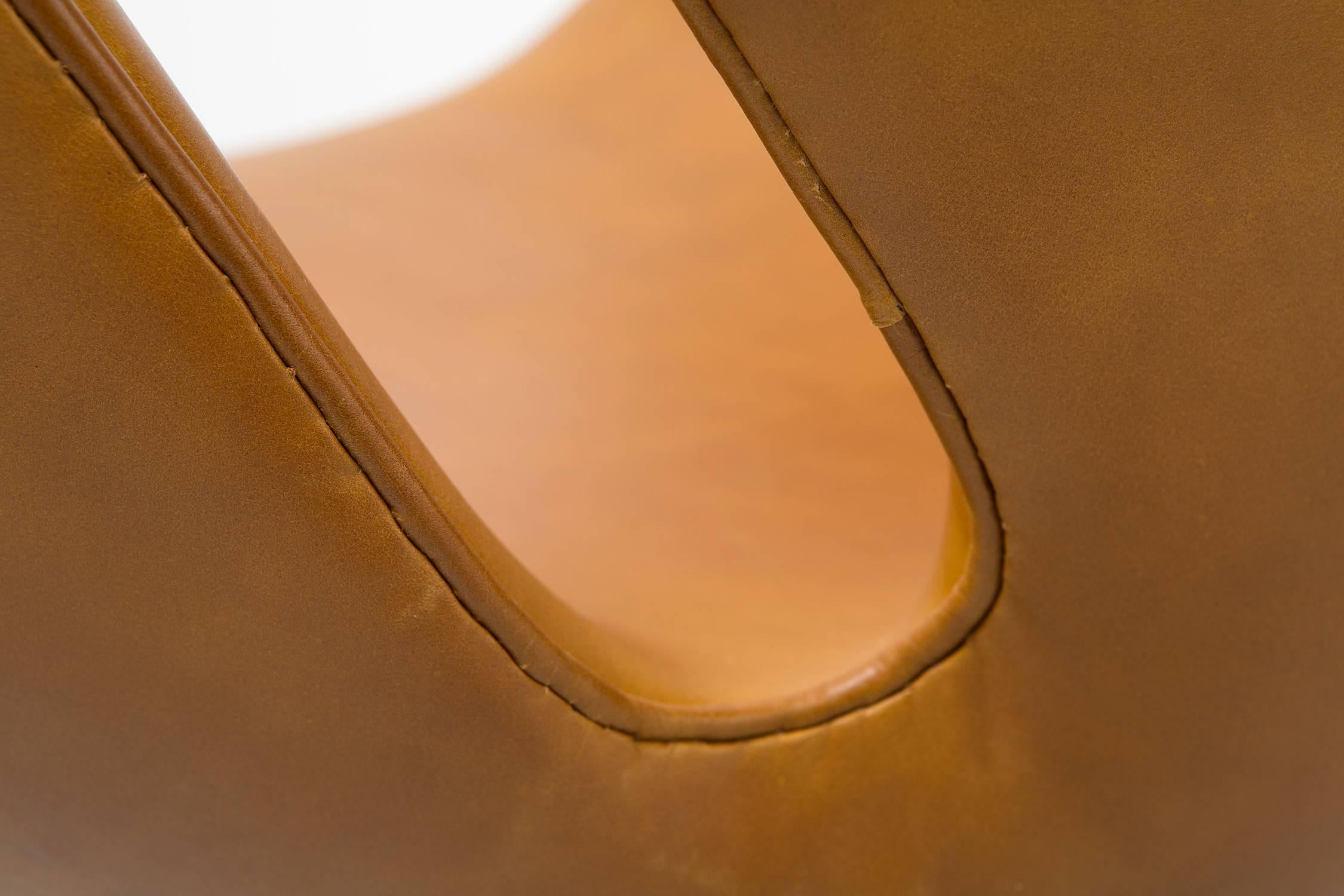 Aluminum Set of Mid-Century Modern Swan Chairs by Arne Jacobsen Freshly Reupholstered