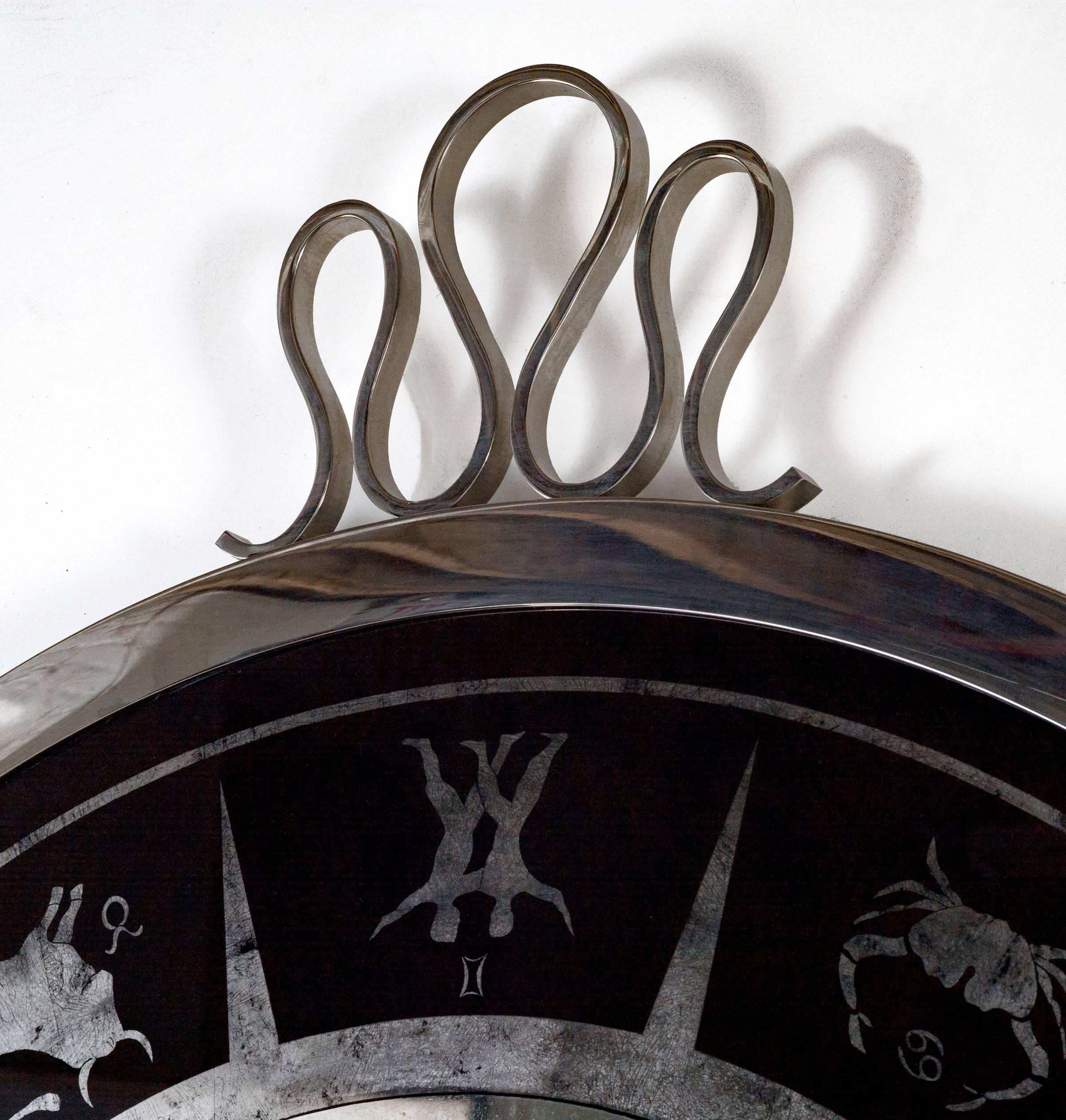 Round Zodiac mirror
Mirrored centre panel with silver leaf églomisé astrological figures
Measure: H 42 1/2