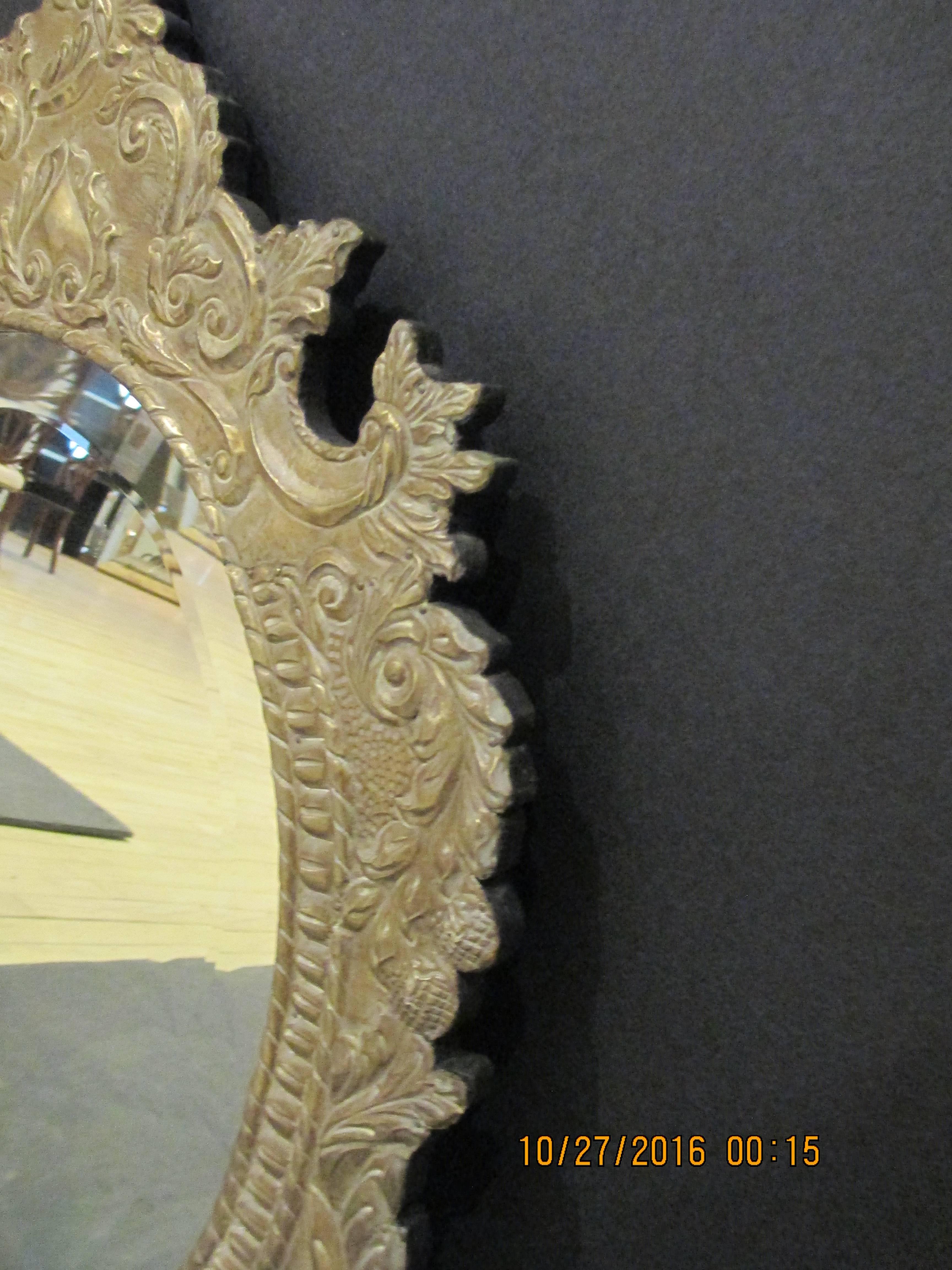 Ovaler Spiegel mit Zinn-Metallbeschichtung (Renaissance) im Angebot