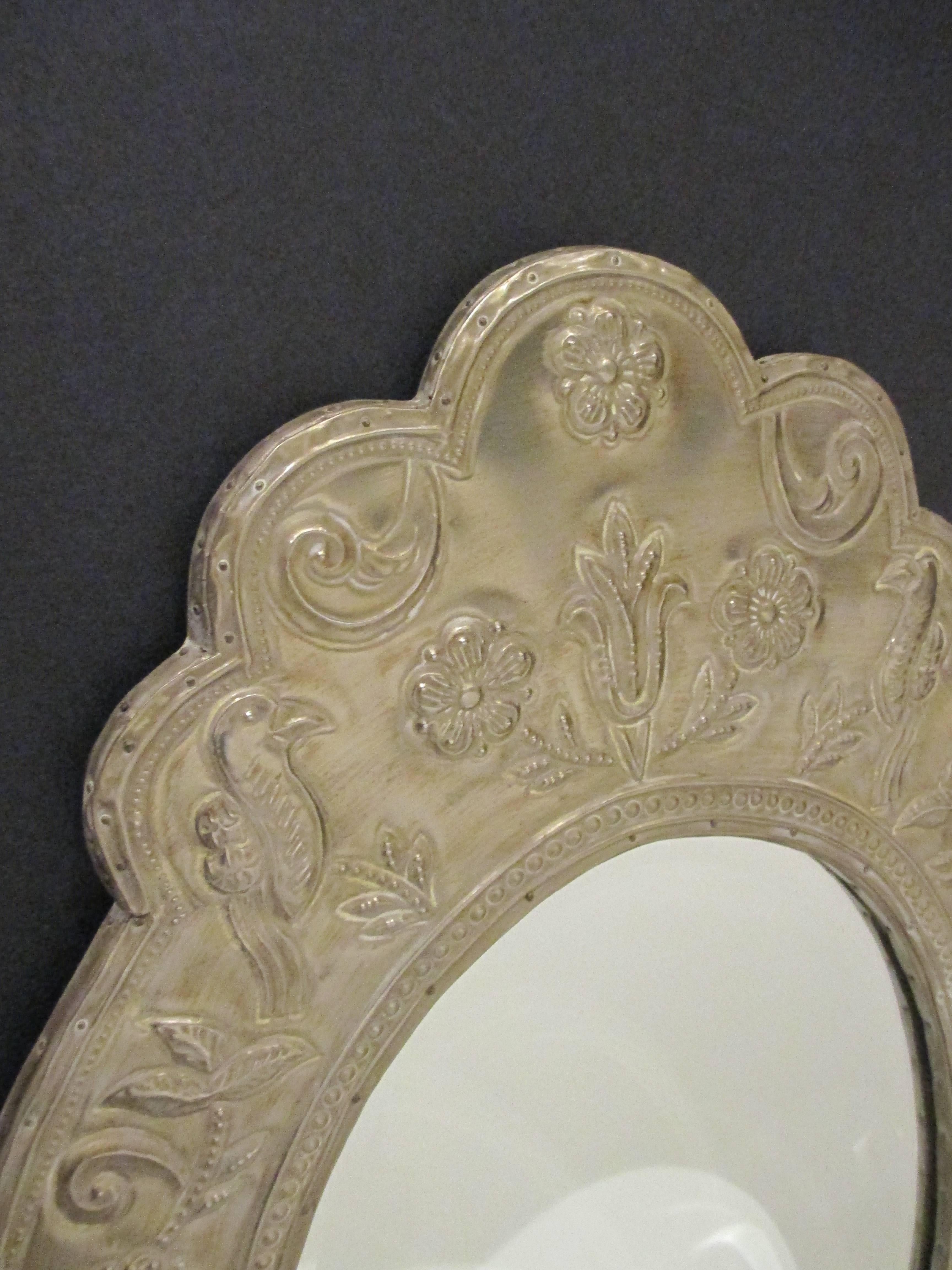 Oval metal clad mirror.
Tin antiqued finish.
Clear centre mirror panel with bevel.
Overall size: H 32