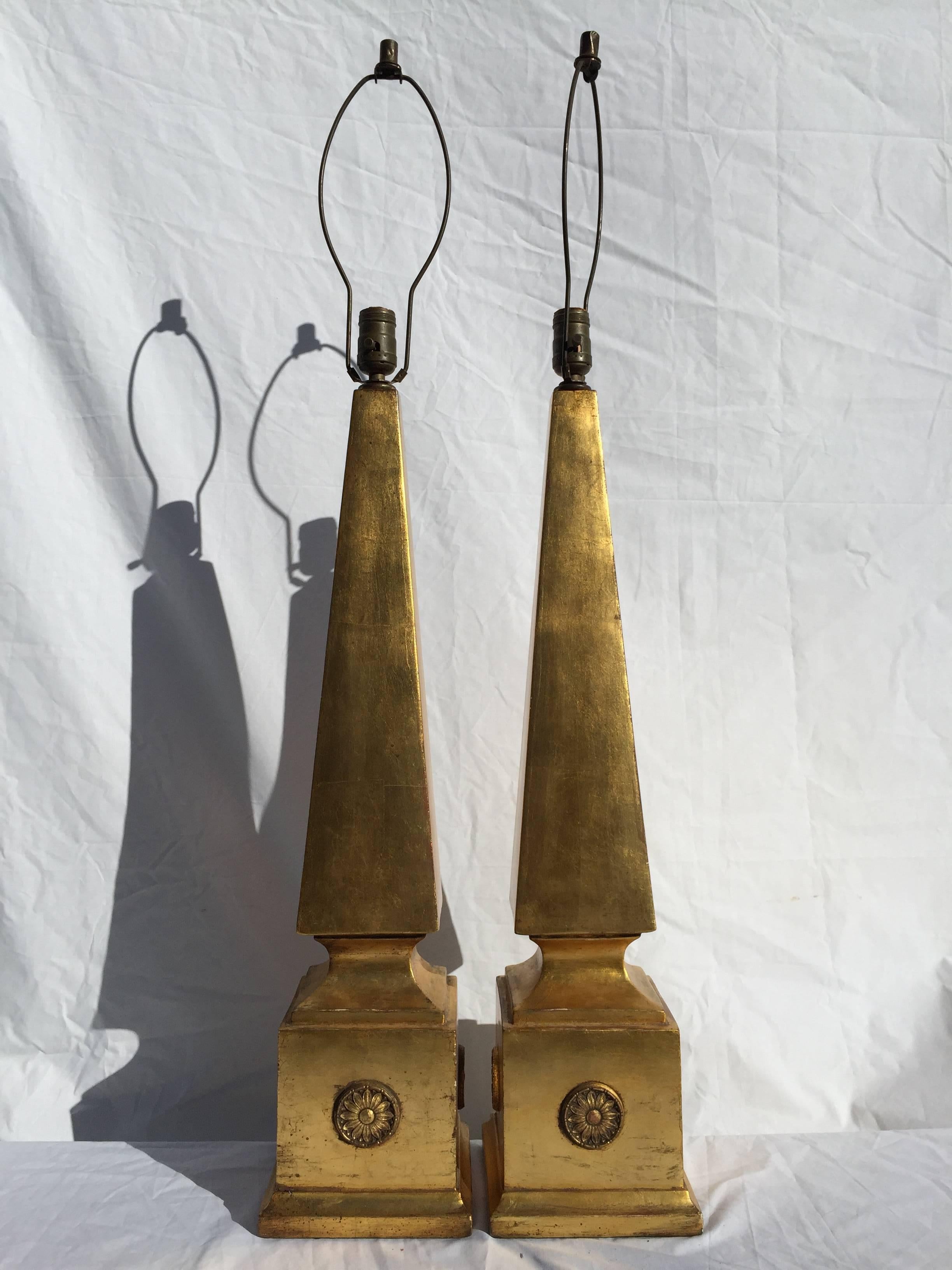 Pair of Monumental and Chic Gilt Obelisk Form Lamps with Sunflower Medallions In Good Condition In New York, NY
