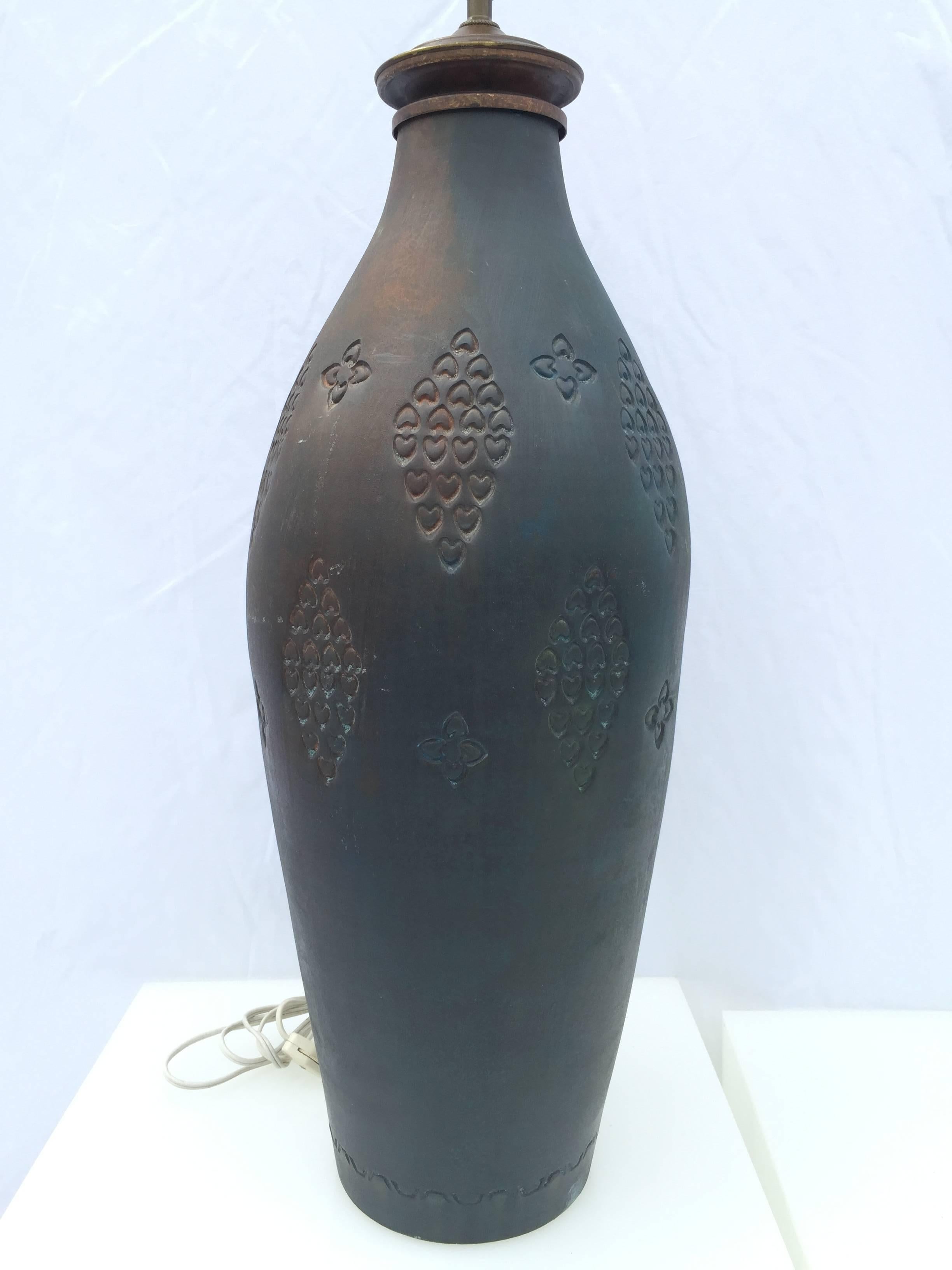 Italian Mid-Century Pottery Lamp Signed Glaze Finish and Embossed with Hearts In Good Condition For Sale In New York, NY