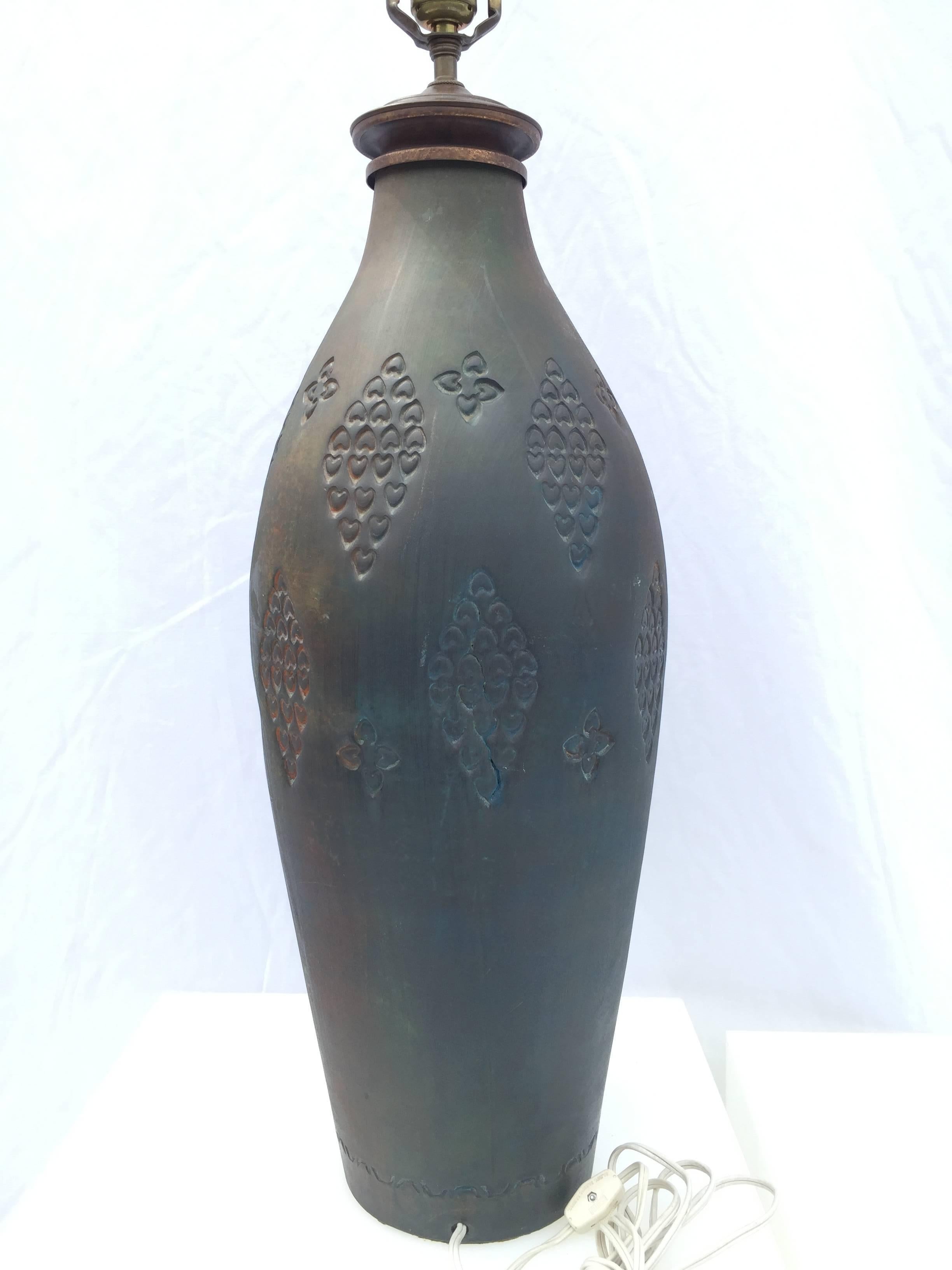 Italian Mid-Century Pottery Lamp Signed Glaze Finish and Embossed with Hearts For Sale 2