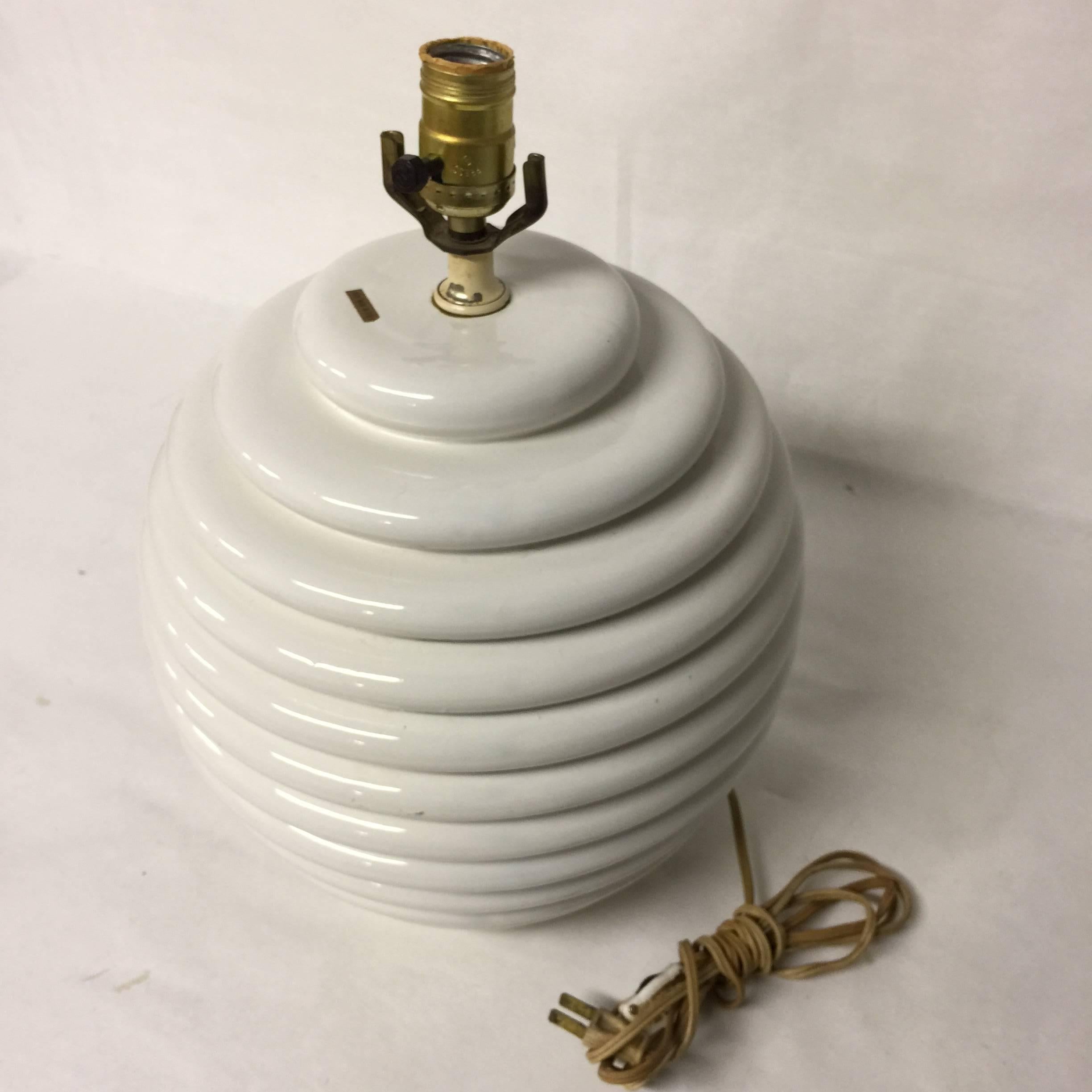 Vintage Italian Round Ceramic Table Lamp with Ribbed Design In Good Condition In New York, NY