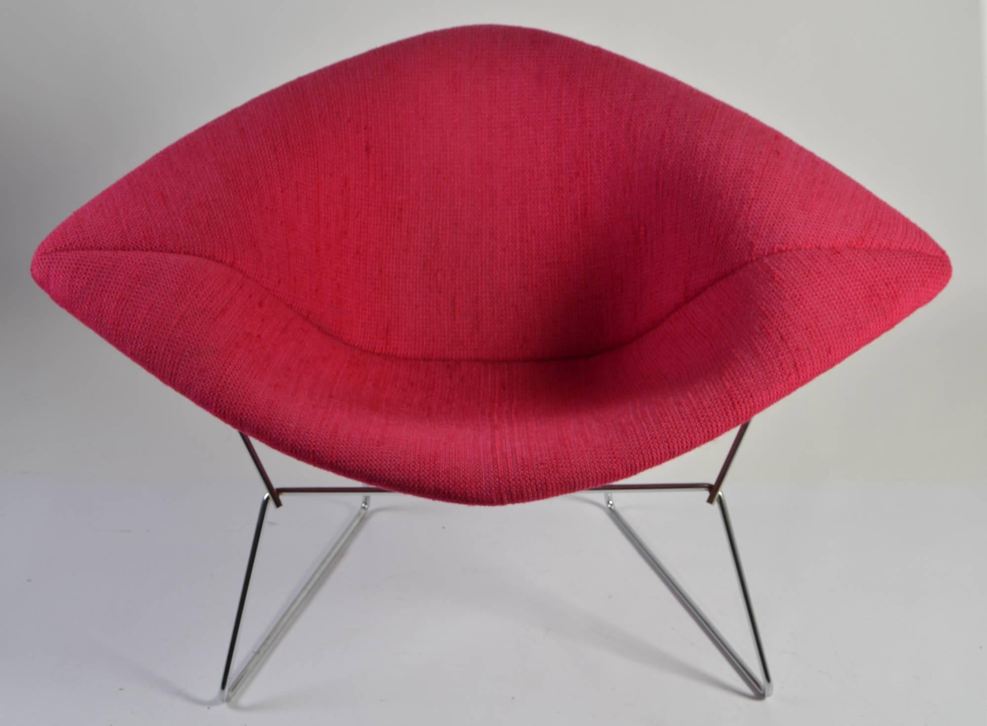 Vintage large Diamond Chair designed by Harry Bertoia for Knoll in 1952. The chair has its original full fabric cover. The color is a magenta red. The chromed steel is in excellent condition. An iconic chair in perfect condition.