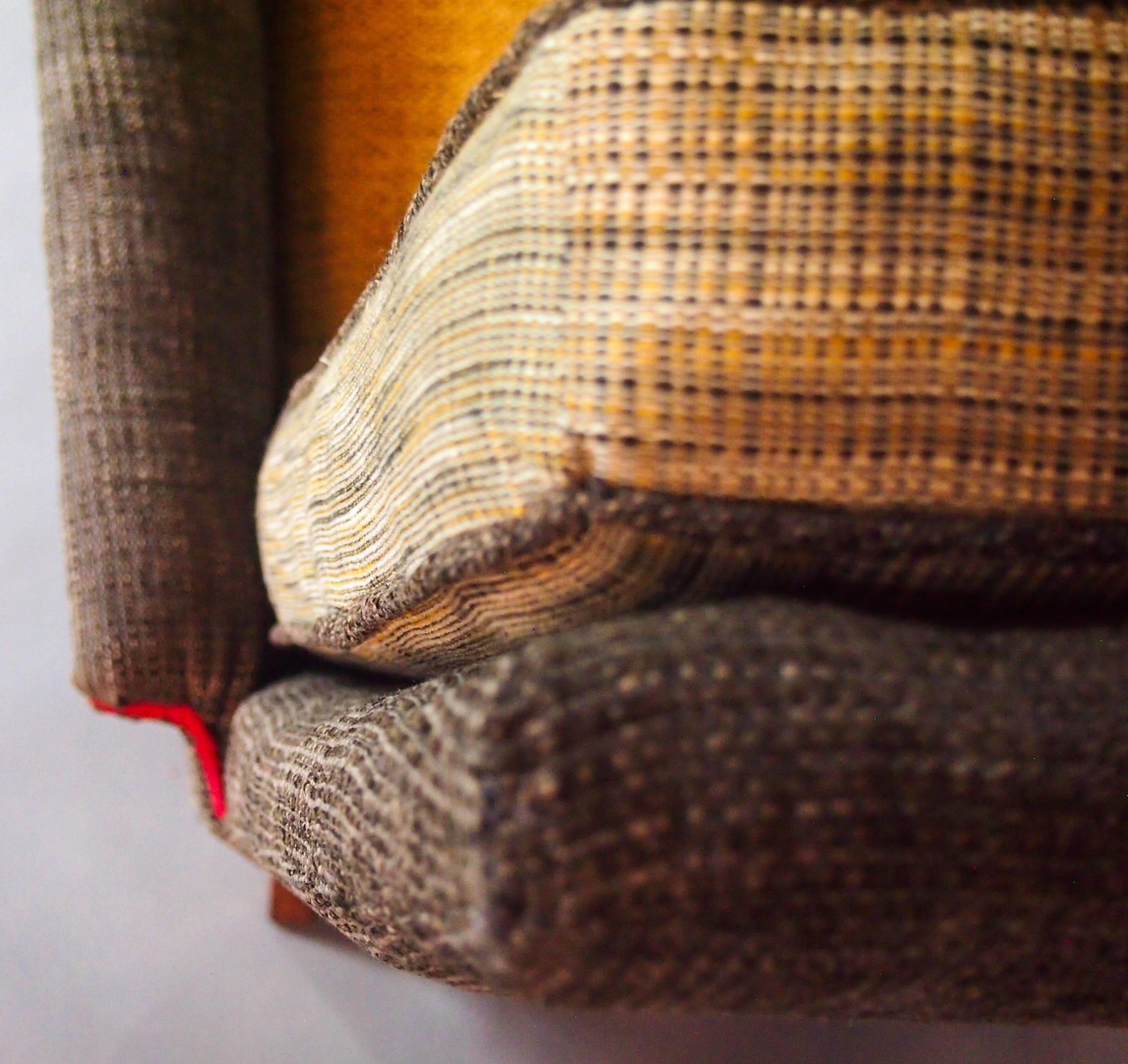Mid-Century Armchair in Gray Tweed and Gold For Sale 3