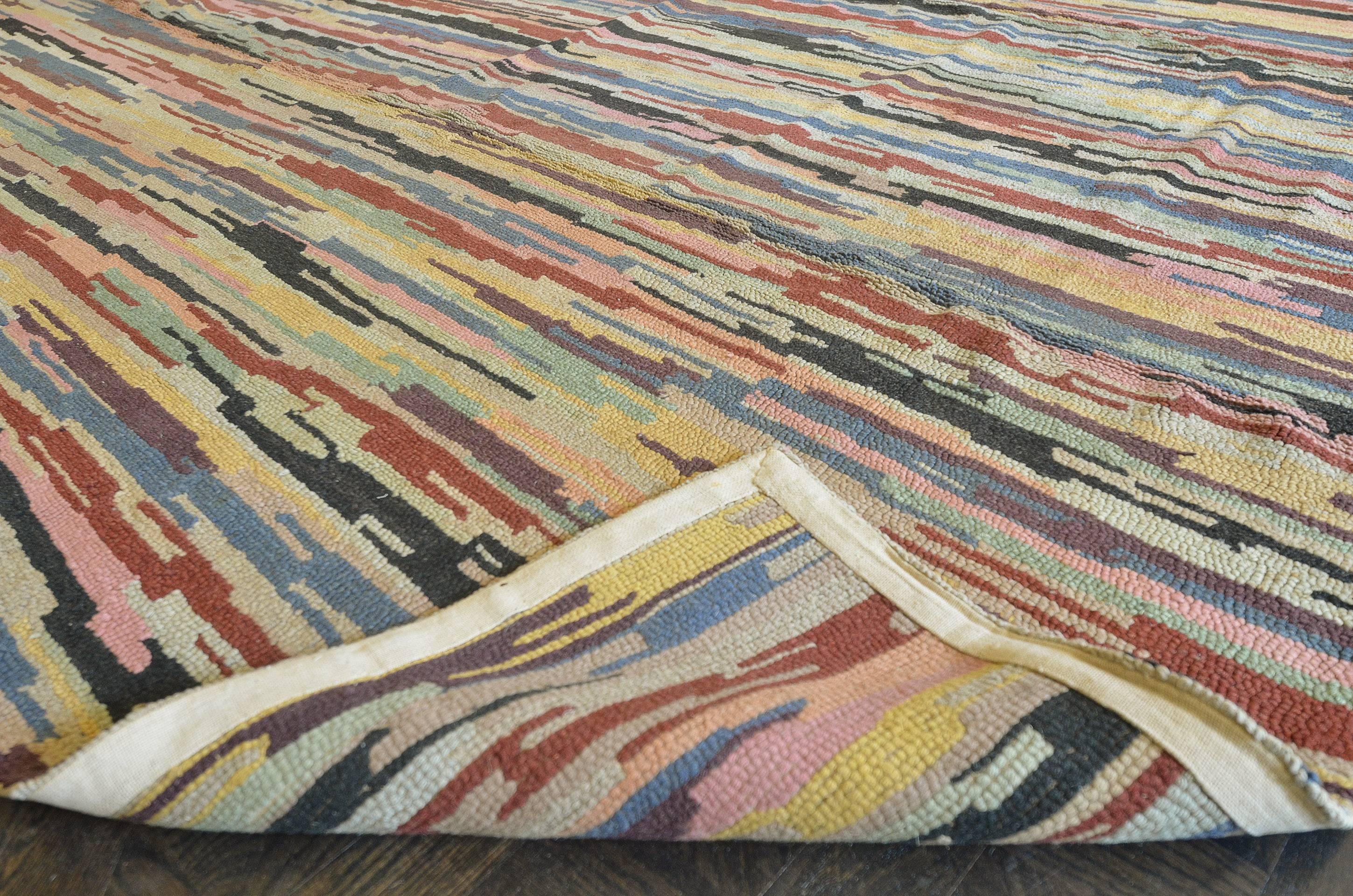 Mid-20th Century Hooked Rug from North America In Excellent Condition For Sale In West Hollywood, CA