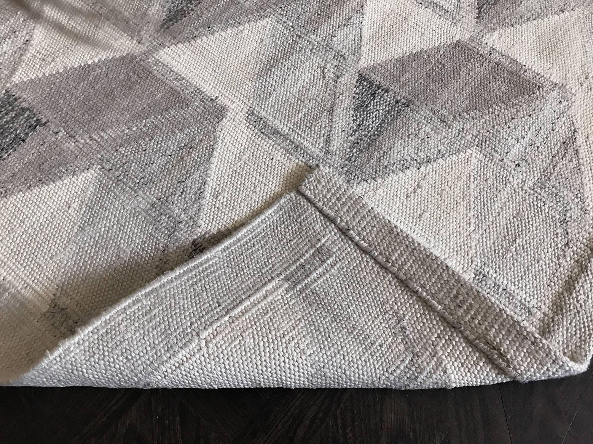 Wool Grey Swedish Flat-Weave Rug In New Condition For Sale In West Hollywood, CA