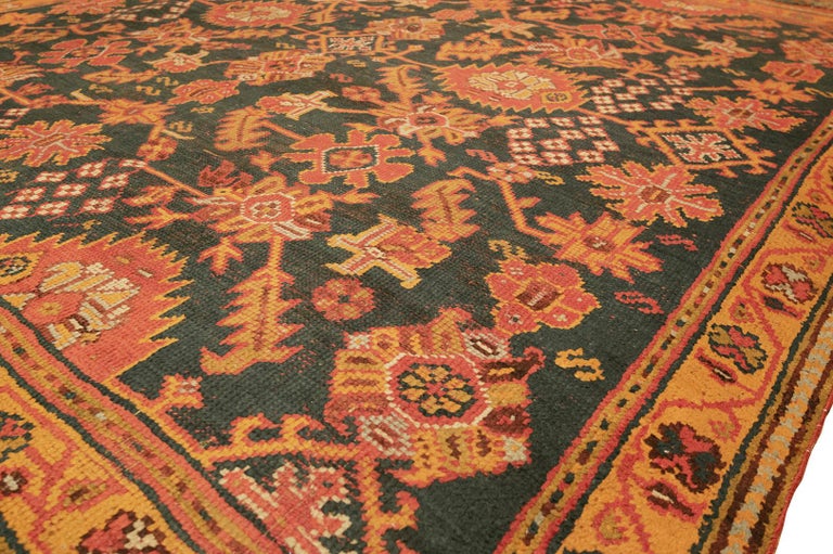 Hand-Woven Early 20th Century Wool Oushak Rug from West Anatolia In Good Condition For Sale In West Hollywood, CA