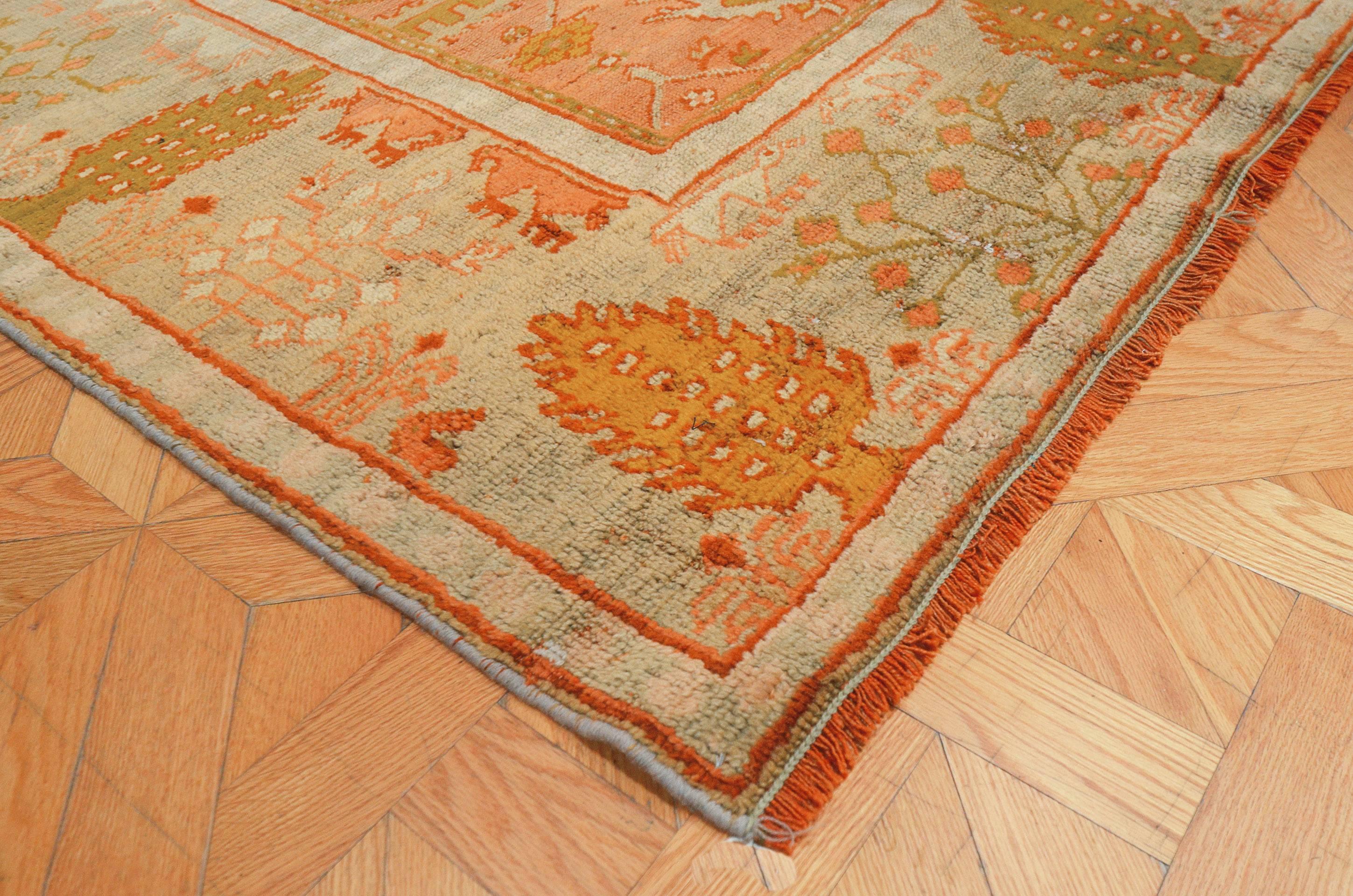 Hand-Woven Turkish Late 19th Century Wool Oushak Rug  For Sale 1