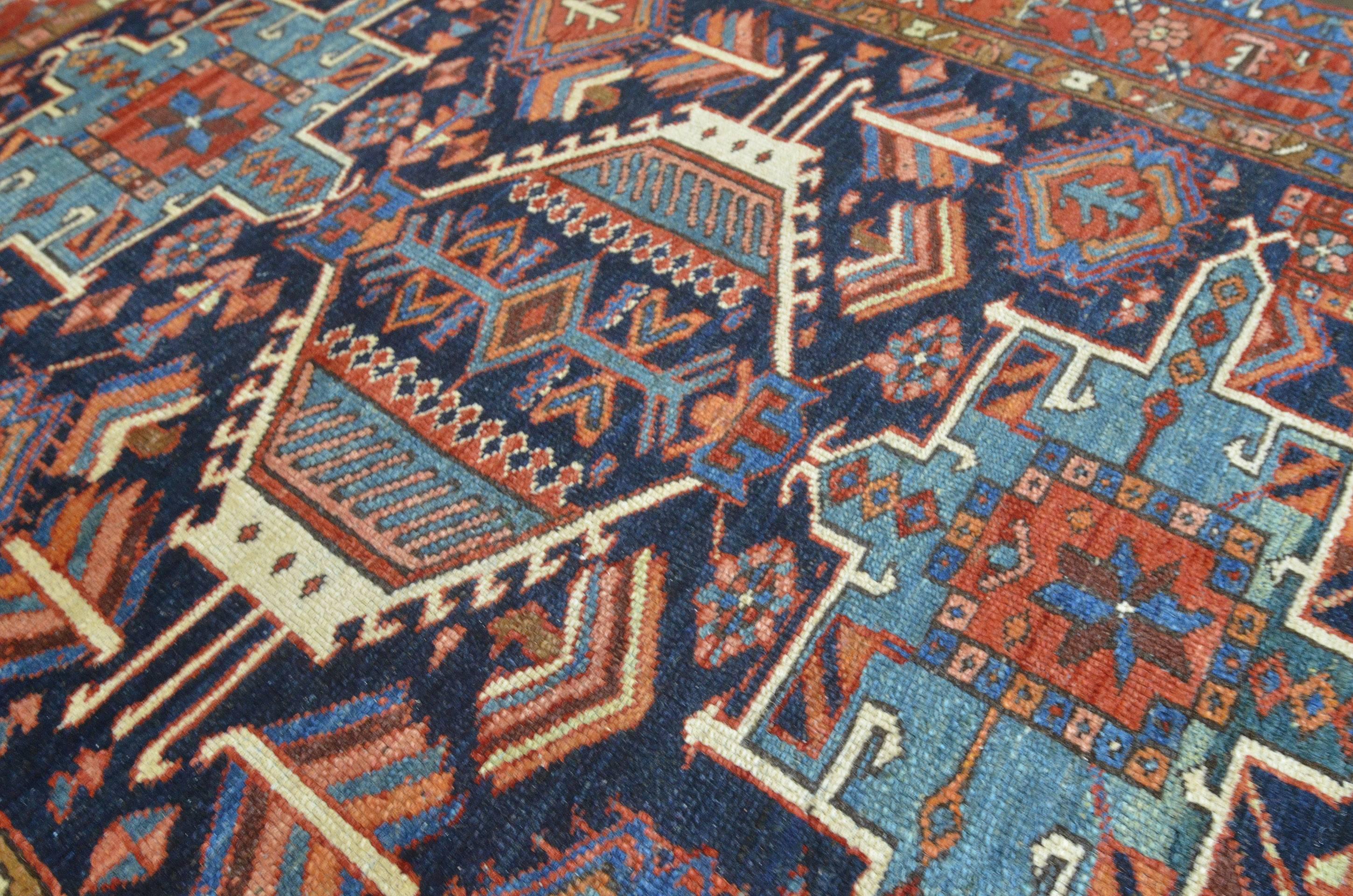 Hand-Woven Vibrant Antique Late 19th Century Serapi Persian Rug For Sale