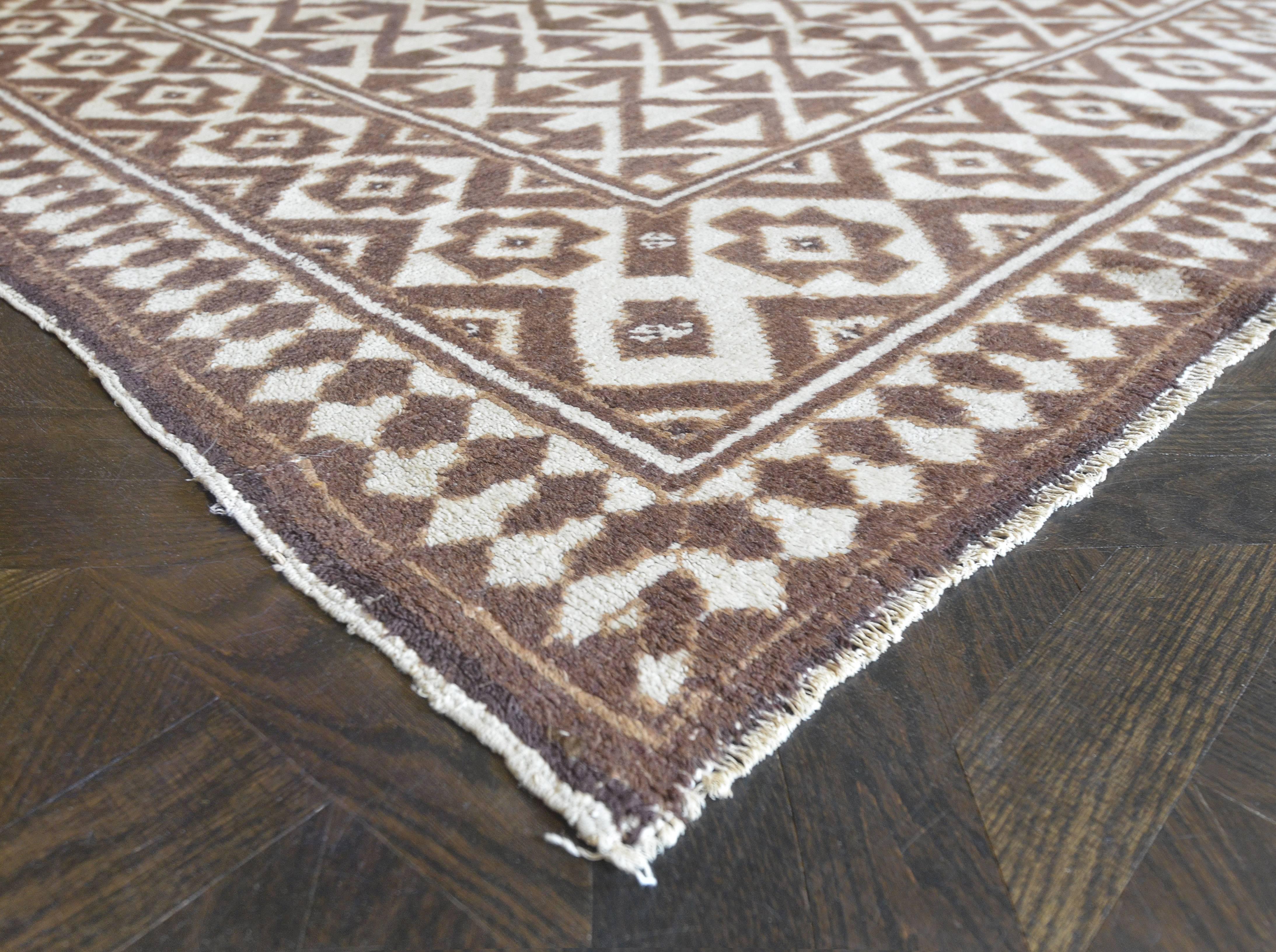 Early 20th Century Wool Handwoven Moroccan Rug For Sale 2