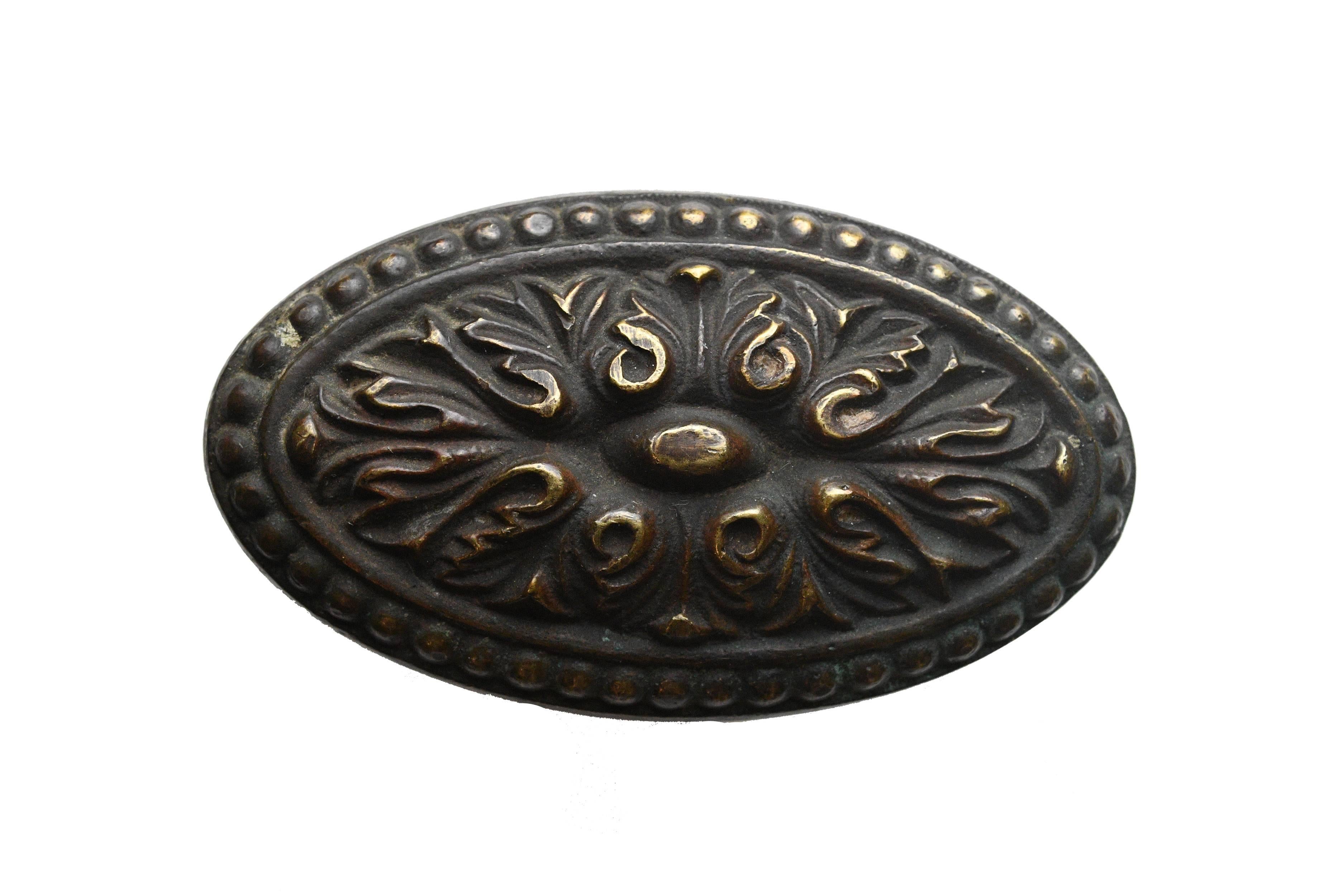 Rococo Brass Oval Door Knob In Excellent Condition For Sale In Minneapolis, MN