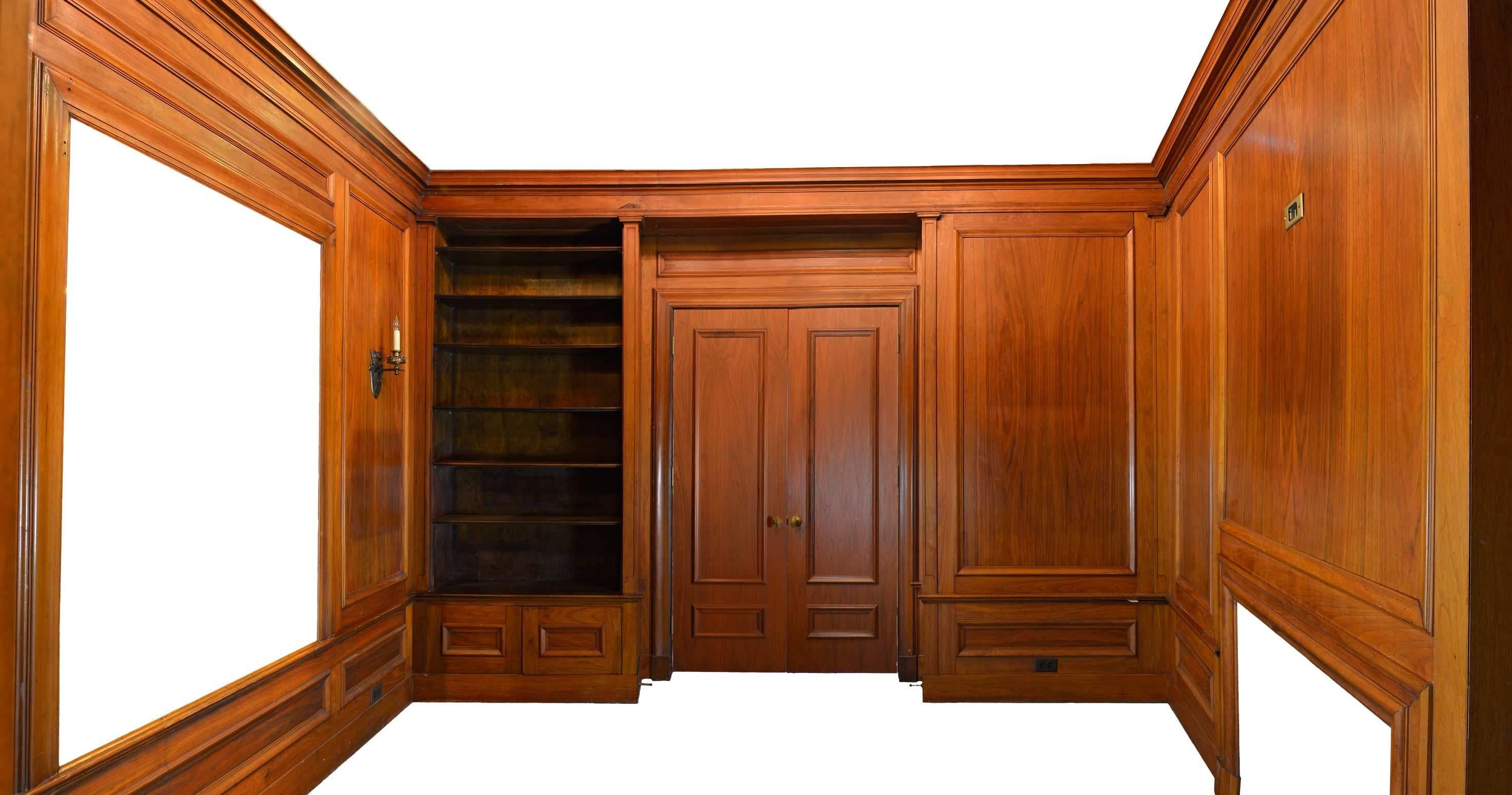 Walnut Paneled Library Attributed to George W. Maher In Excellent Condition In Minneapolis, MN