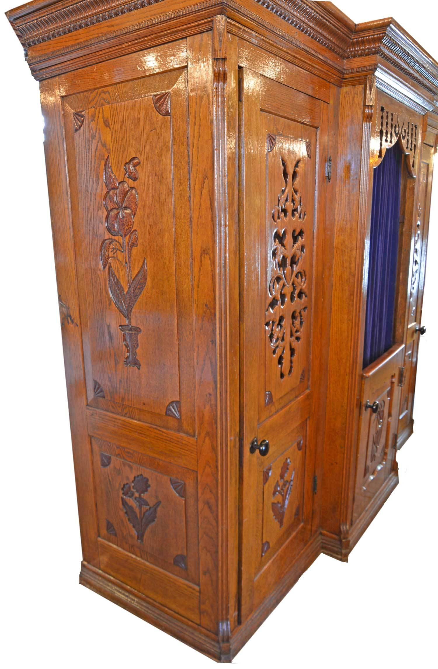 19th Century Early 20th Century Hand-Carved Oak Confessional