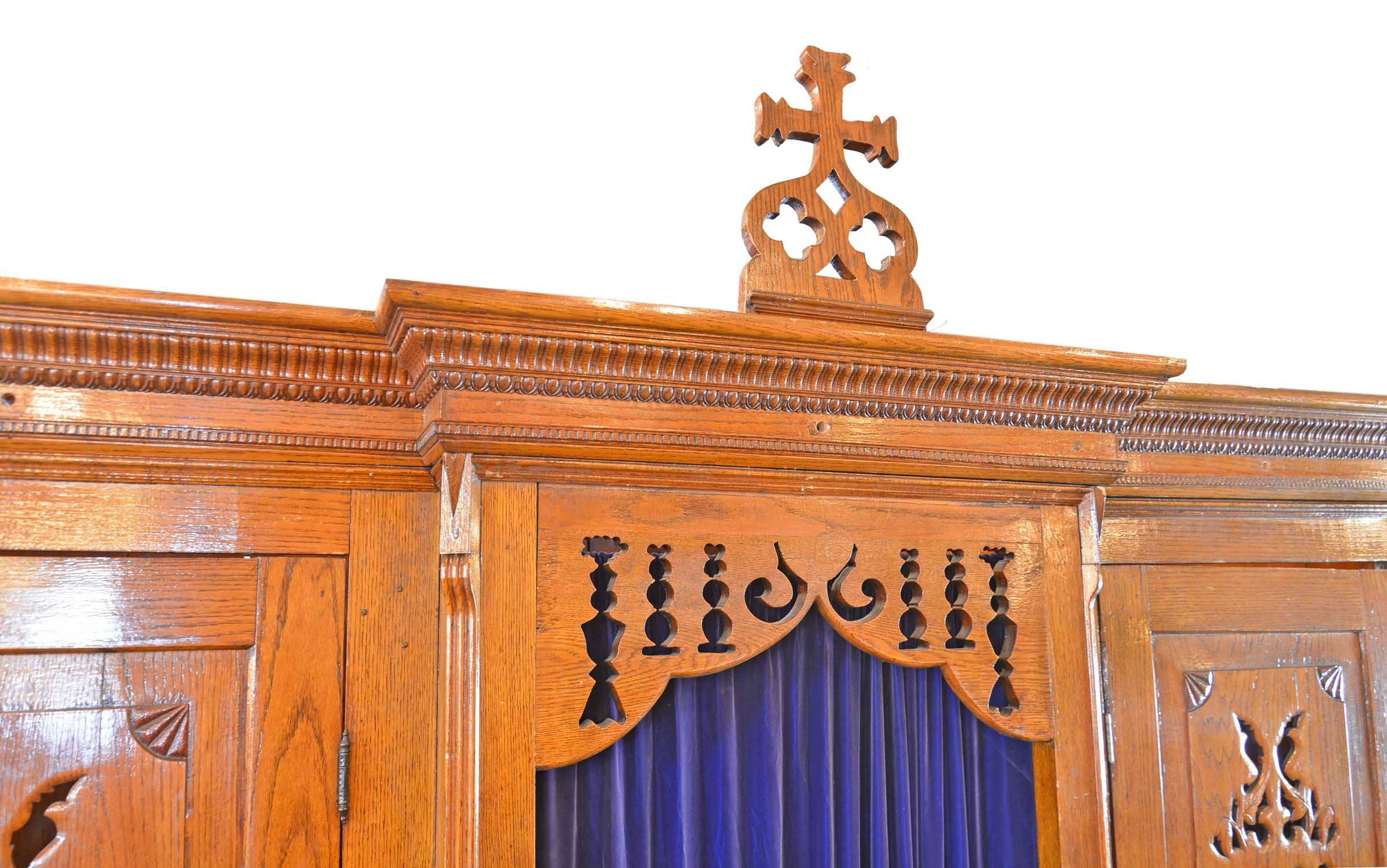 Early 20th Century Hand-Carved Oak Confessional 1