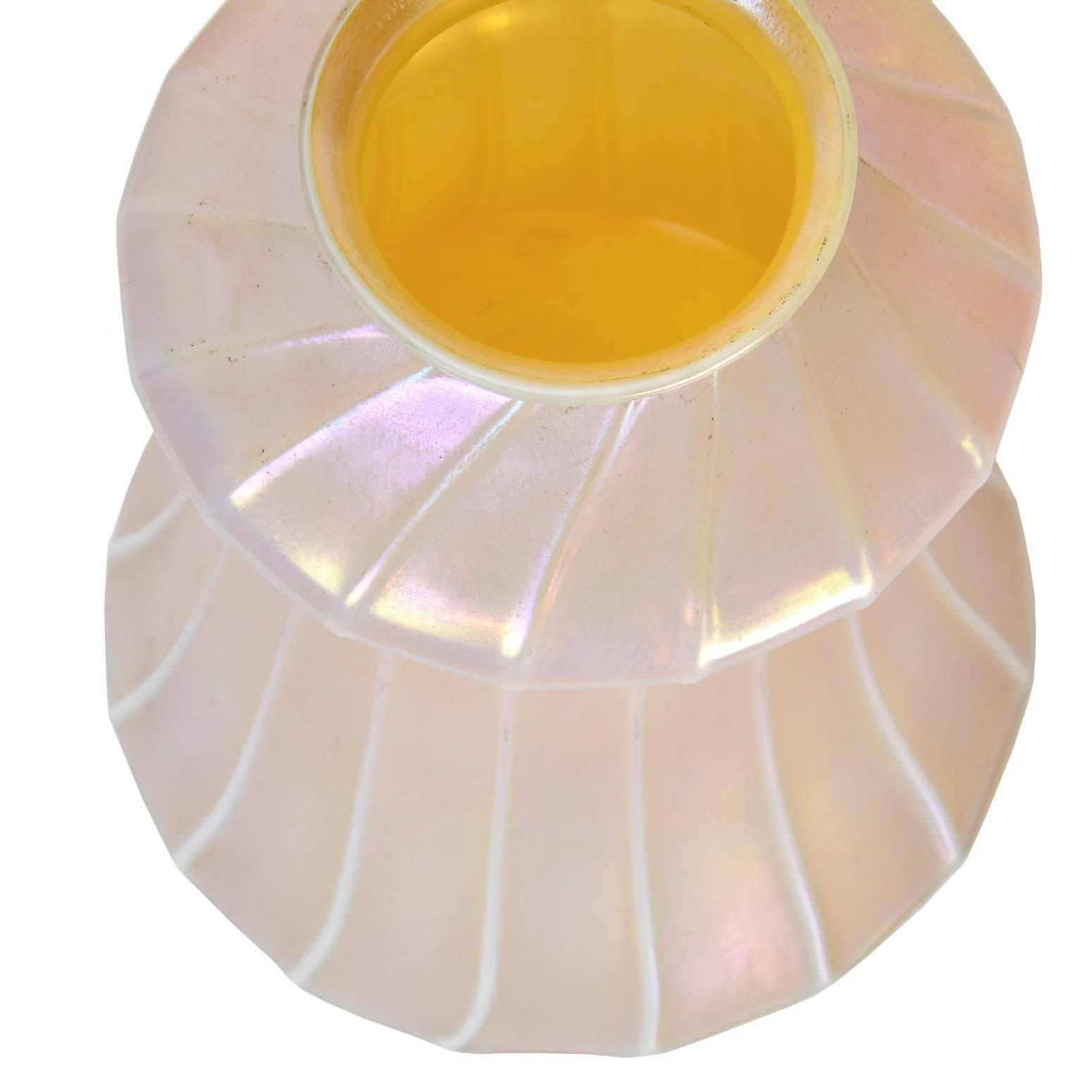 Beautiful Set of Five Signed Quezal Calcite and Aurene Art Glass Shades In Excellent Condition In Minneapolis, MN