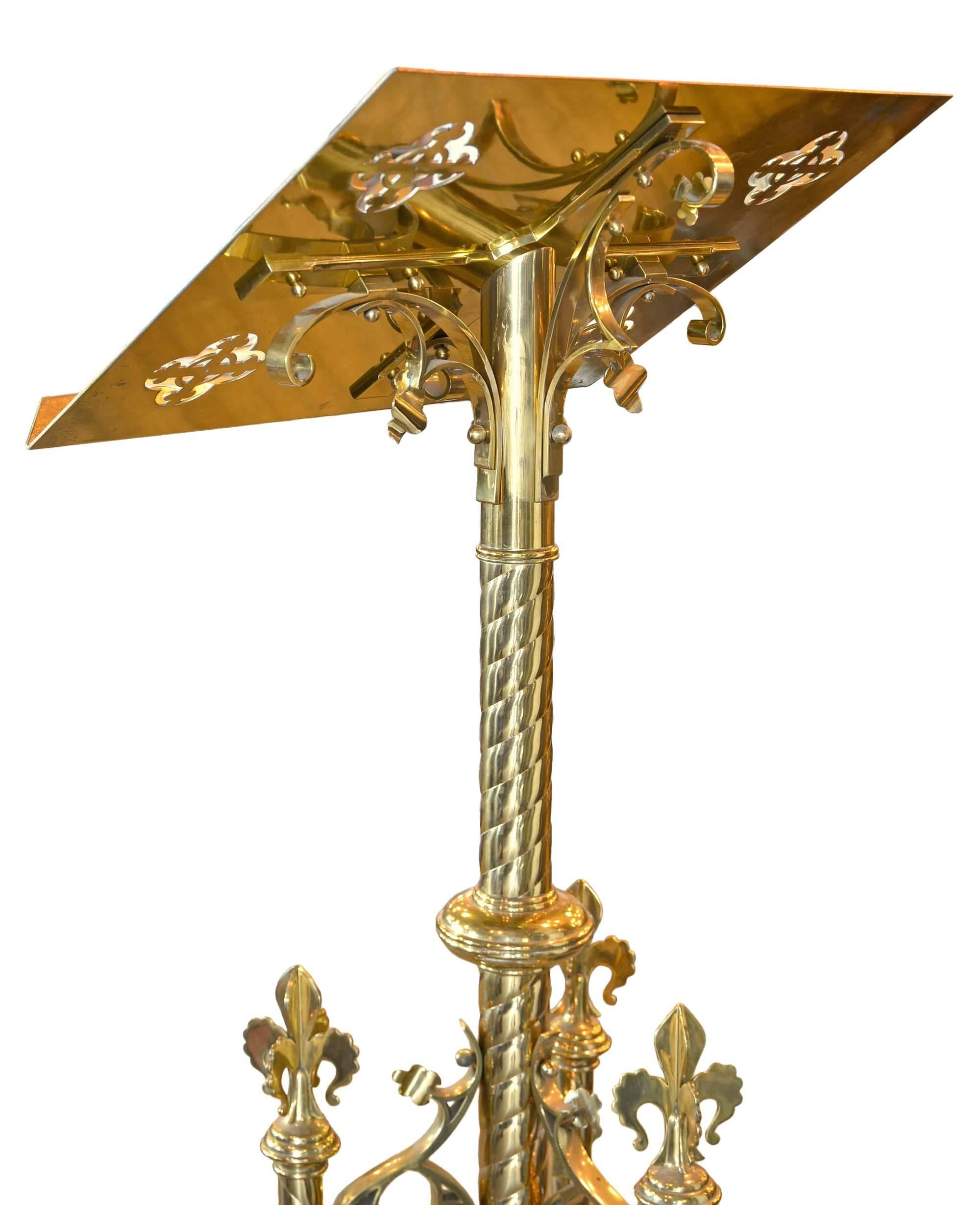 American Beautiful Ornate Cast Brass Lectern with Fleur-de-Lis