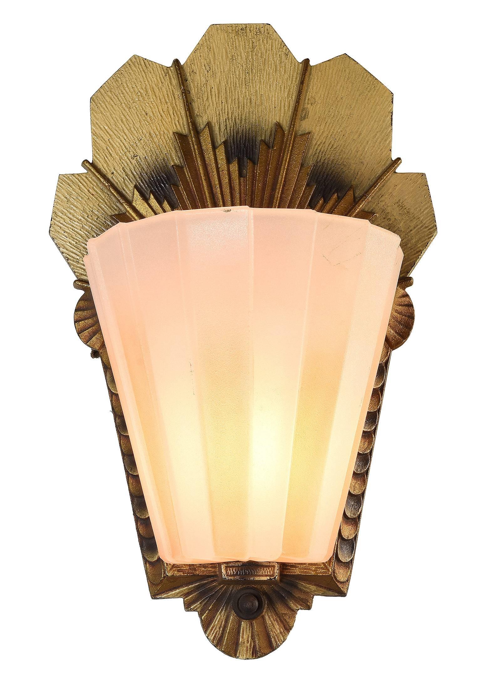 Iron with polychrome finish Art Deco sconce with striped slipper shades, by Beardslee Manufacturing Co. of Chicago, IL.

circa 1925.
Condition: Excellent.
Finish: Original.
Country of origin: USA.
Single standard socket.
Measures: 12