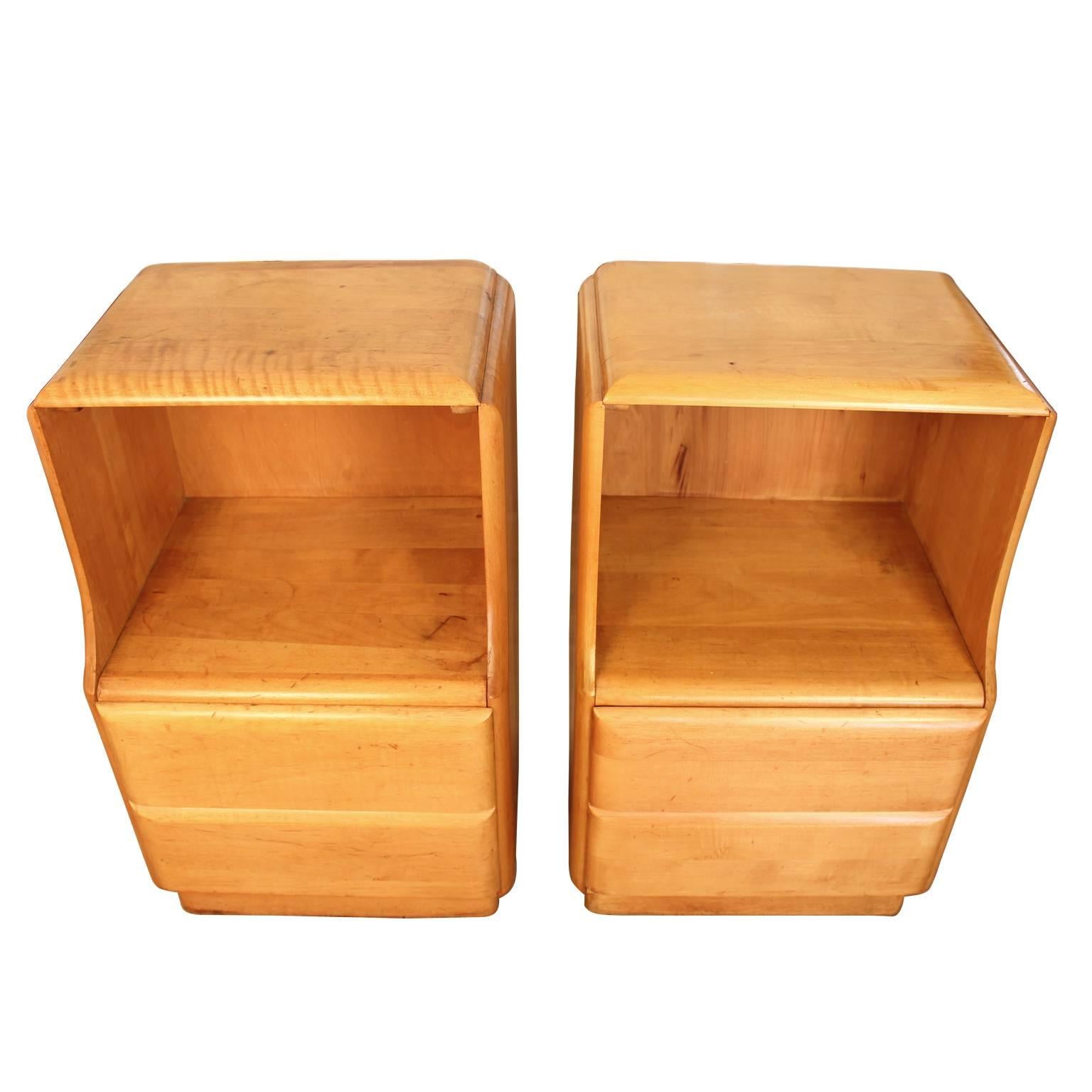 Mid-Century Modern Mid-Century Maple Nightstands in the Style of Heywood Wakefield For Sale