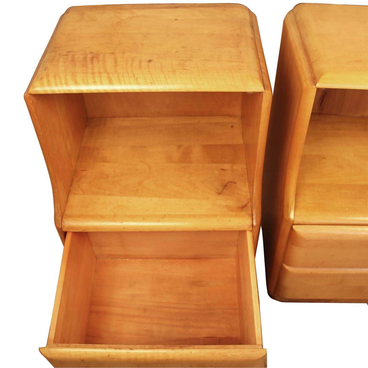 American Mid-Century Maple Nightstands in the Style of Heywood Wakefield For Sale