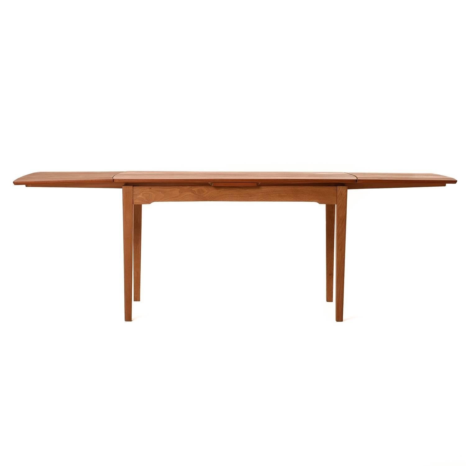 Danish Modern Draw-Leaf Extension Table In Excellent Condition In Minneapolis, MN