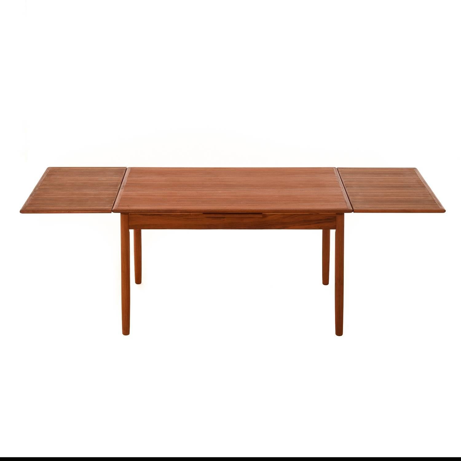 Scandinavian Modern Danish Modern Draw-Leaf Table