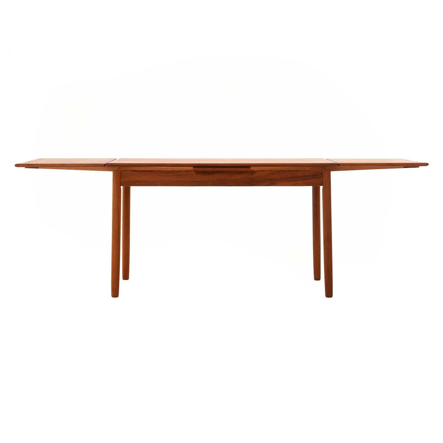 Danish Modern Draw-Leaf Table In Excellent Condition In Minneapolis, MN