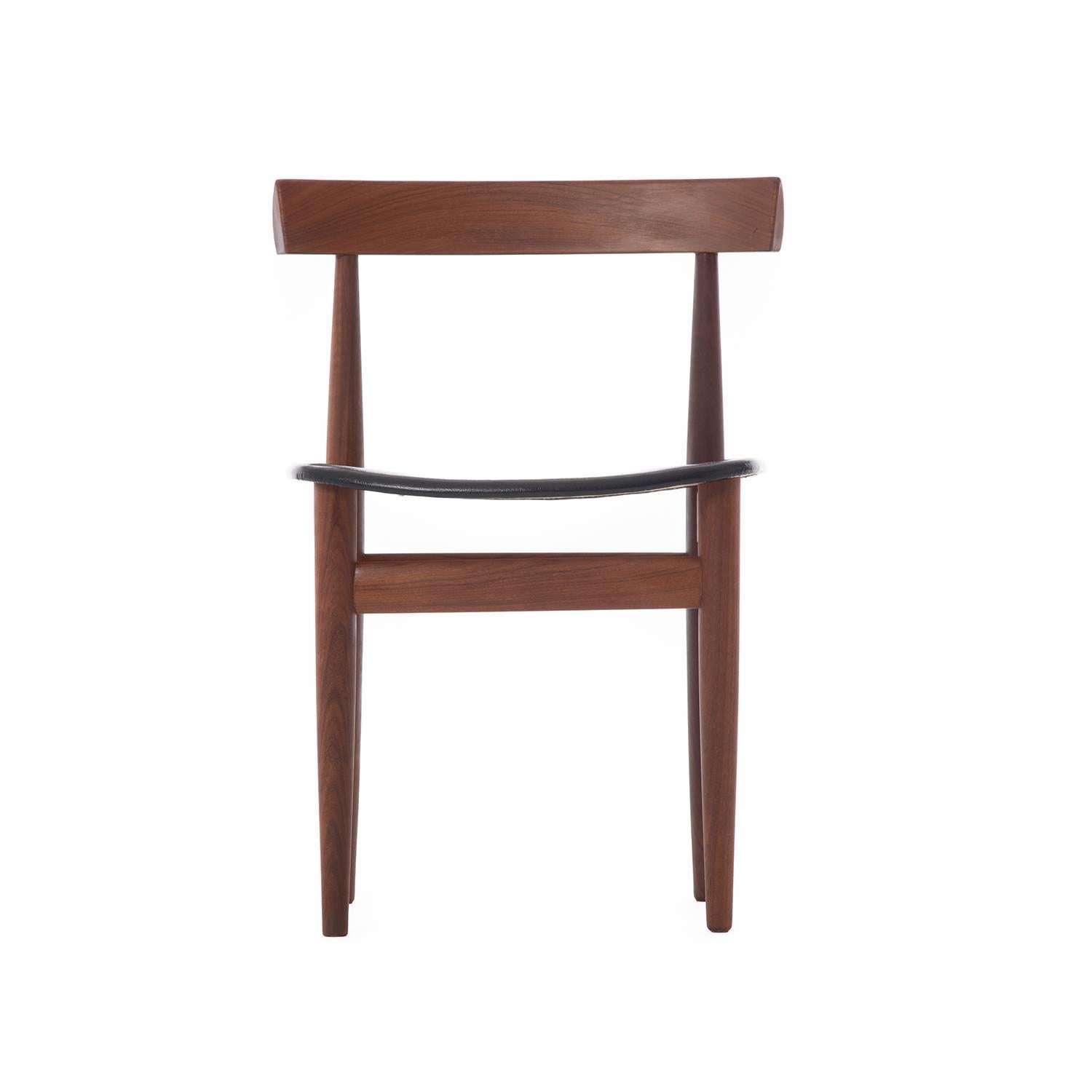 roundette table and chairs