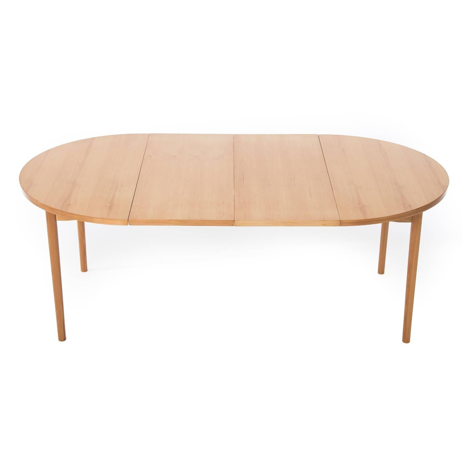 This beautiful Danish fir dining table comes with two leaves and expands from 44" in diameter to 79.5" in width.

The chairs were designed by Jorgen Moller. Their dimensions are: 19.5" W x 19.5" D x 30.5" H x 17.5"