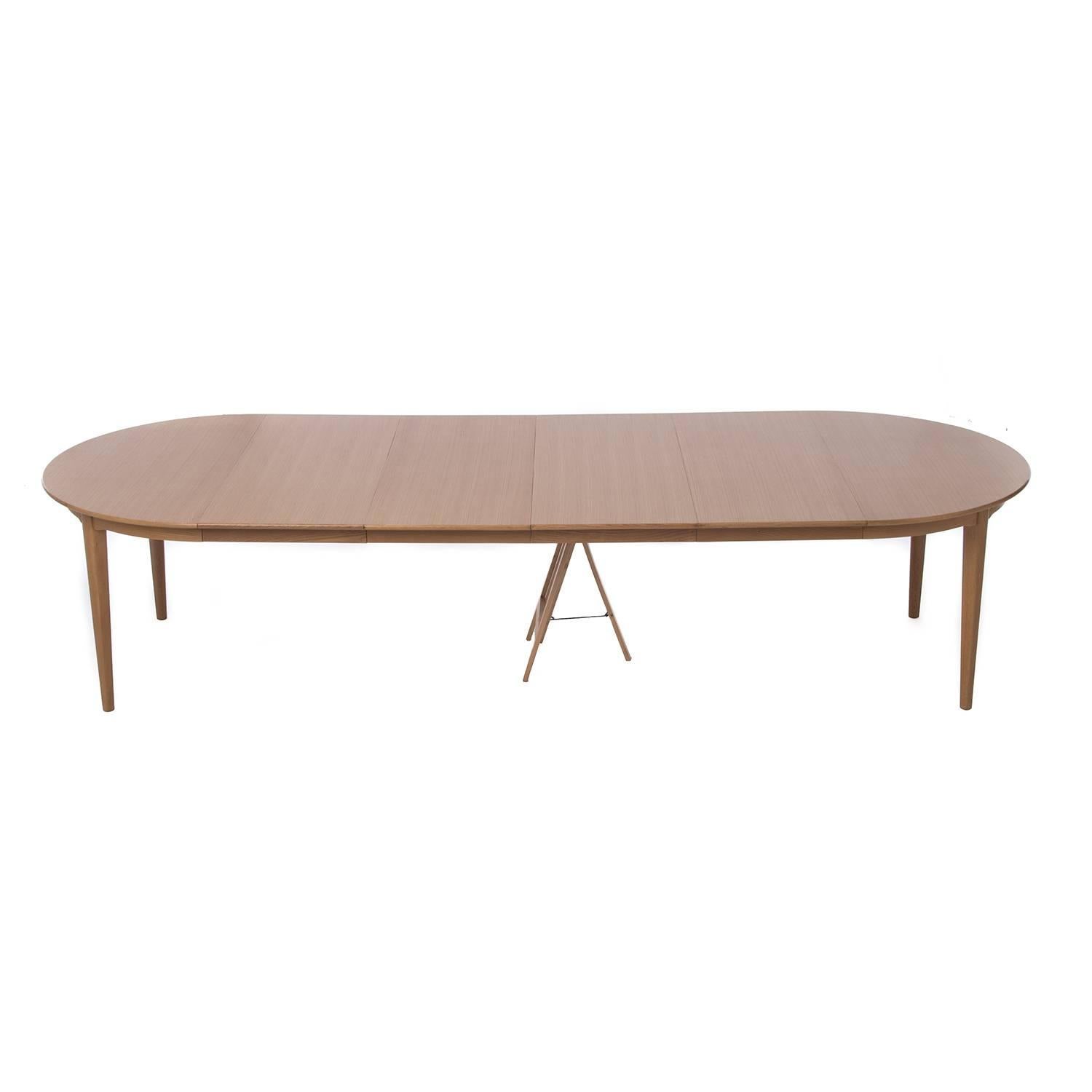Oak Danish Modern Dining Table with Four Leaves