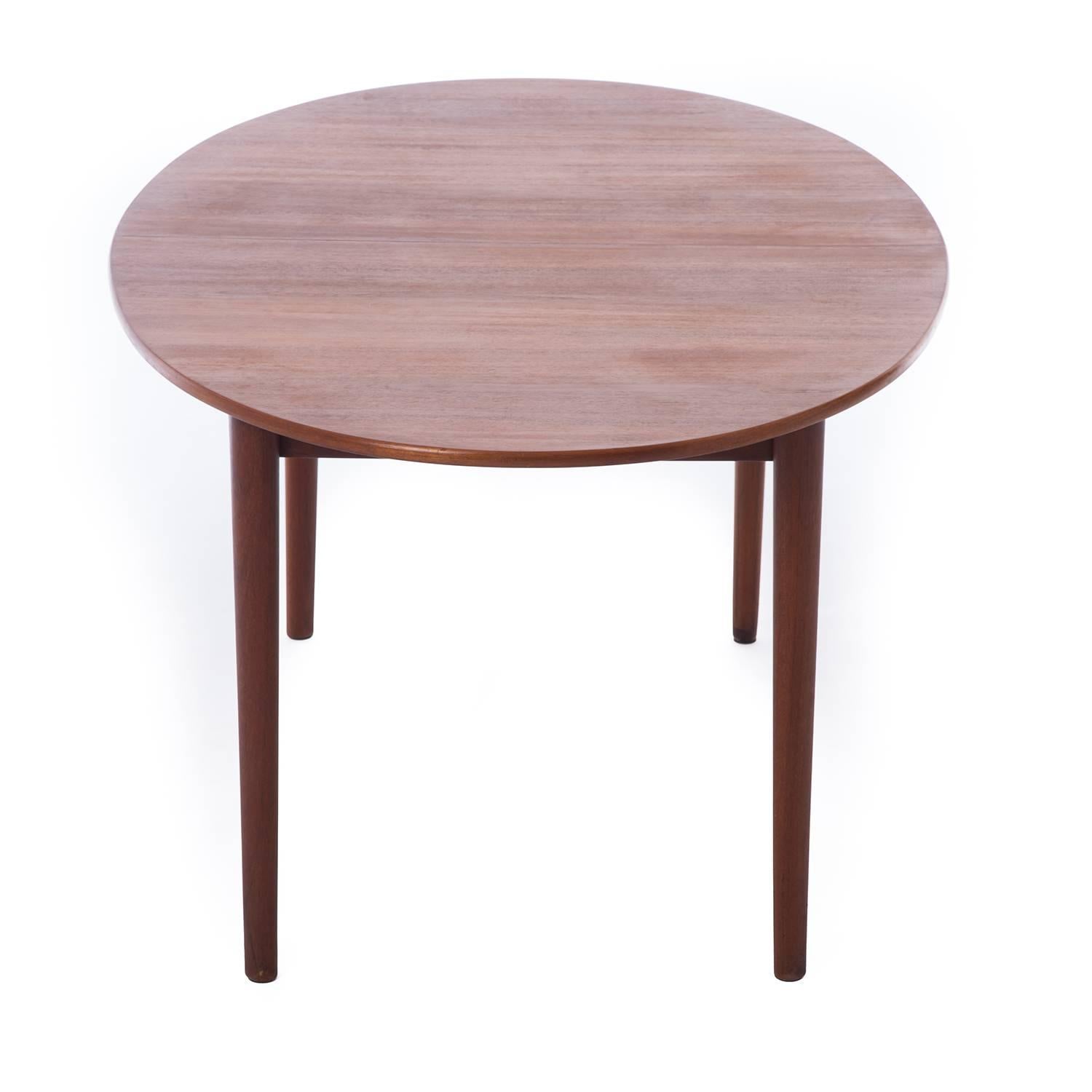 Danish Modern Oval Ellipse Dining Table with Two Leaves 1