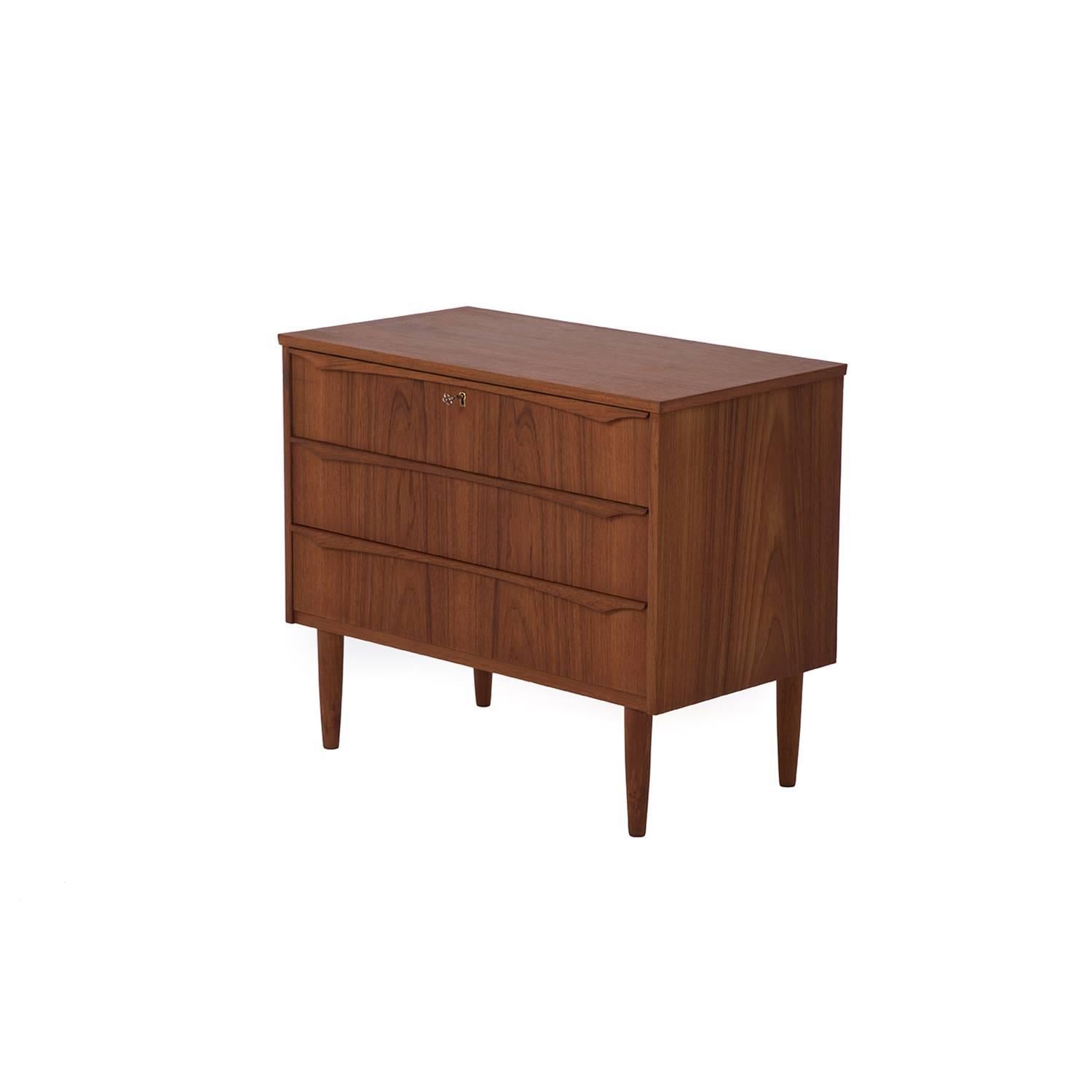 This Danish Modern original occasional drawer chest is made from beautiful old growth teak and hand finished in oil. An excellent accent piece for any room. Three drawers, locking top drawer with original key. 

 