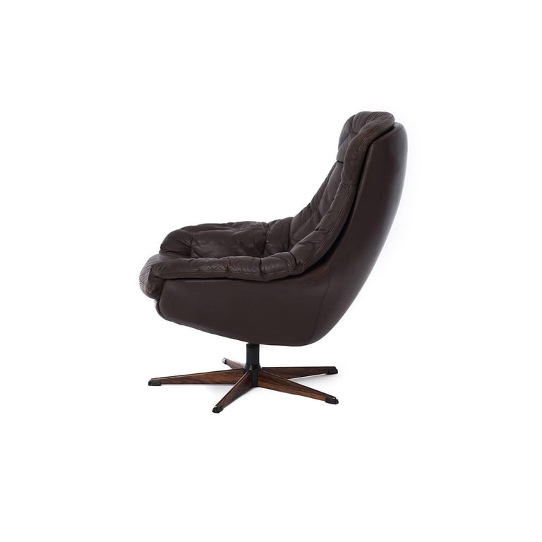 Danish Modern Swivel Glove Chair In Espresso Leather By H W