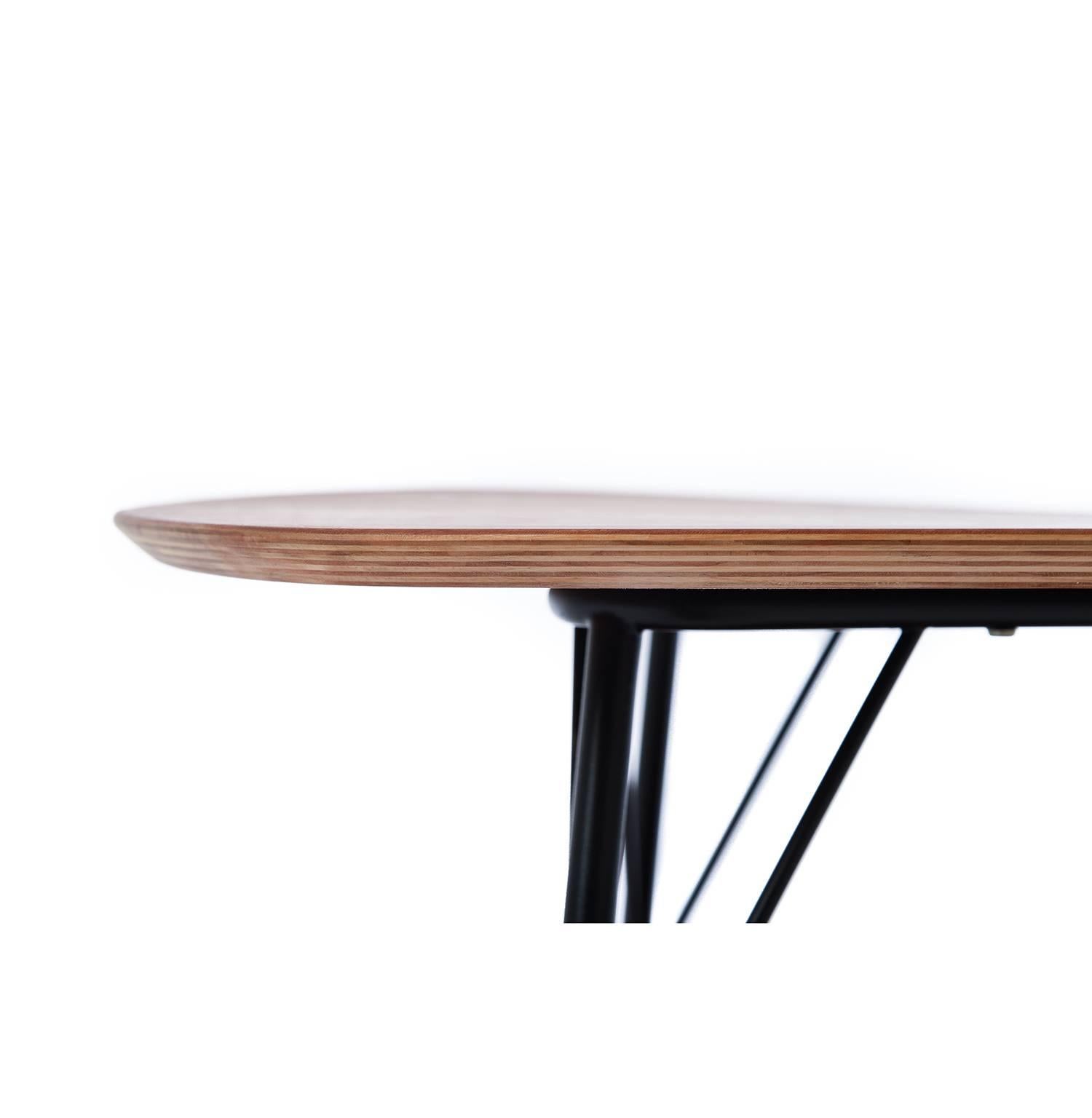 Moderne Table triangulaire danoise moderne de Vermund Larsen en vente