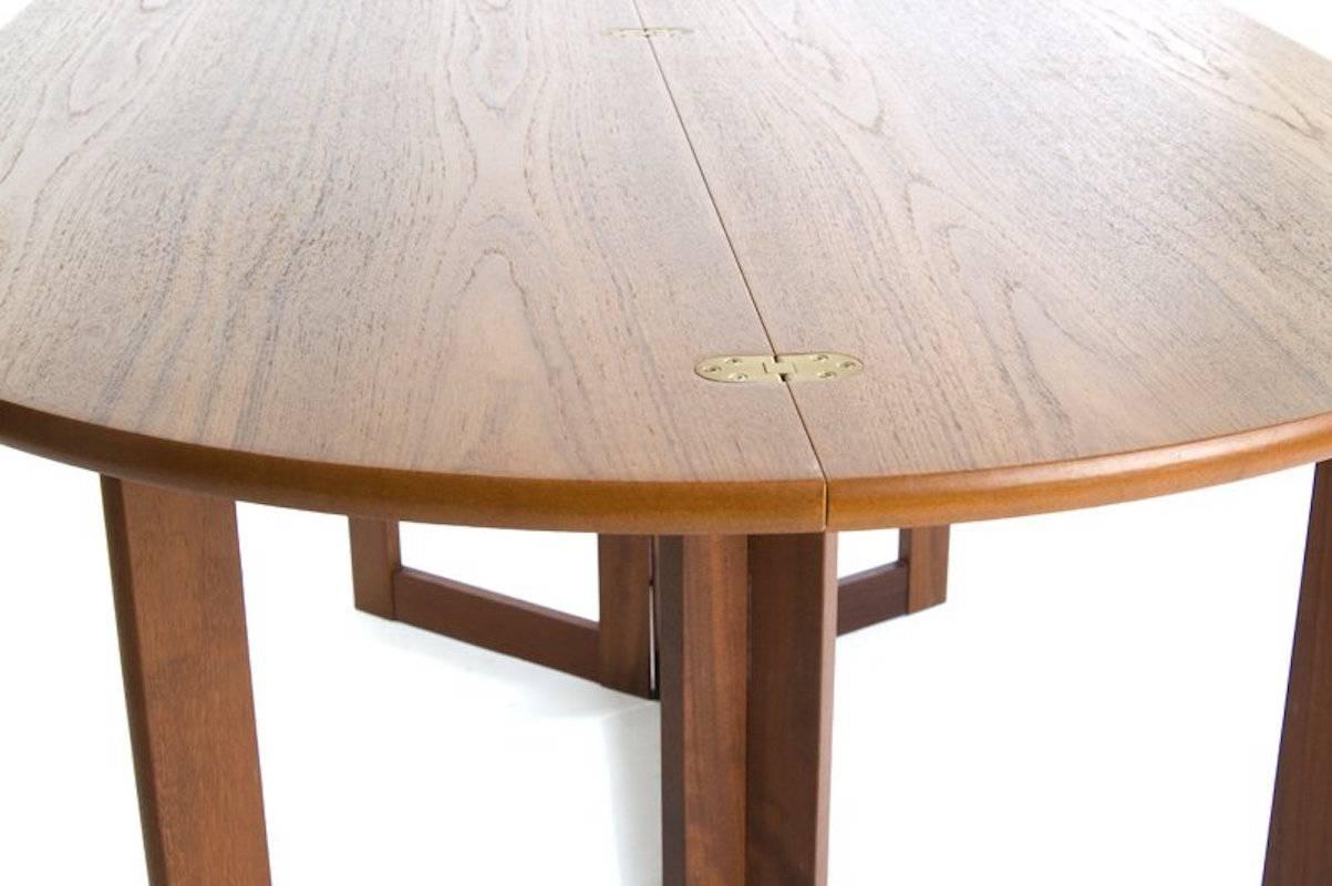 Danish Modern Gateleg Table In Excellent Condition In Minneapolis, MN