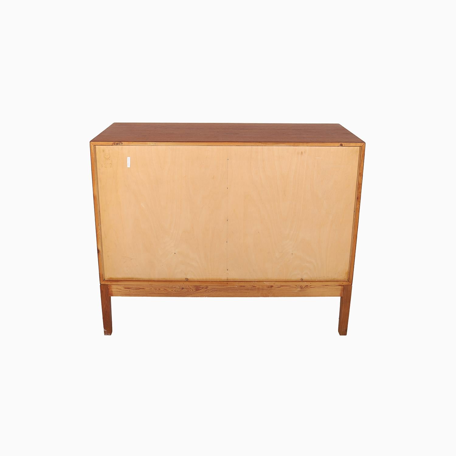 Scandinavian Modern Teak Console Cabinet by Borge Mogensen For Sale 2