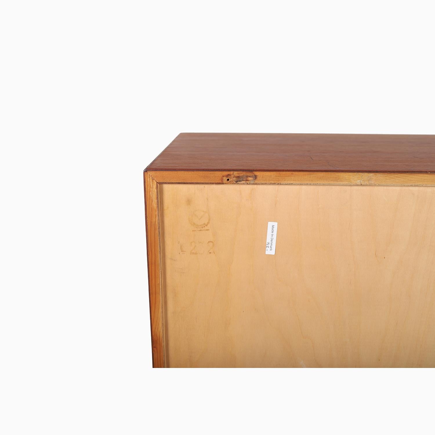 Scandinavian Modern Teak Console Cabinet by Borge Mogensen For Sale 3