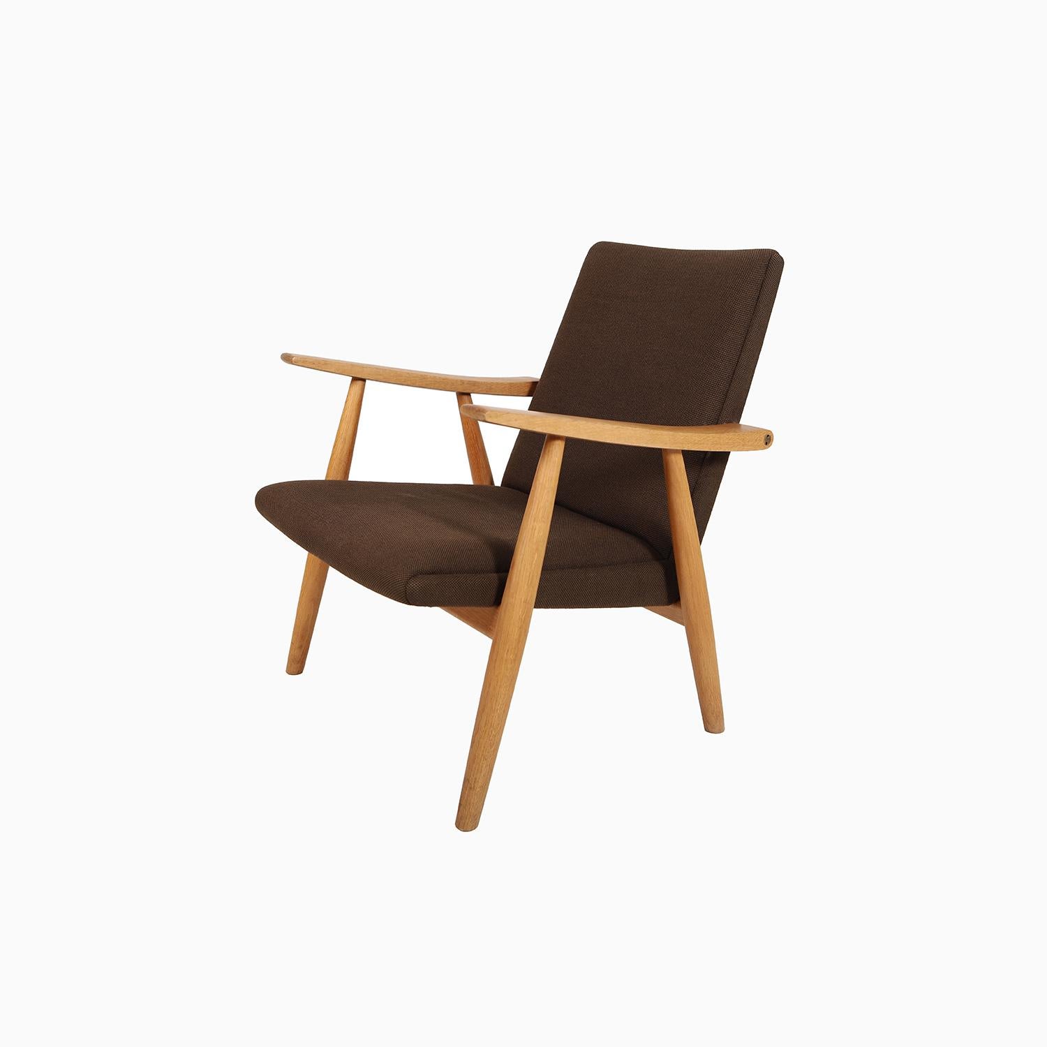 Scandinavo moderno Salotto The Modern Scandinavian di Hans J. Wegner in vendita