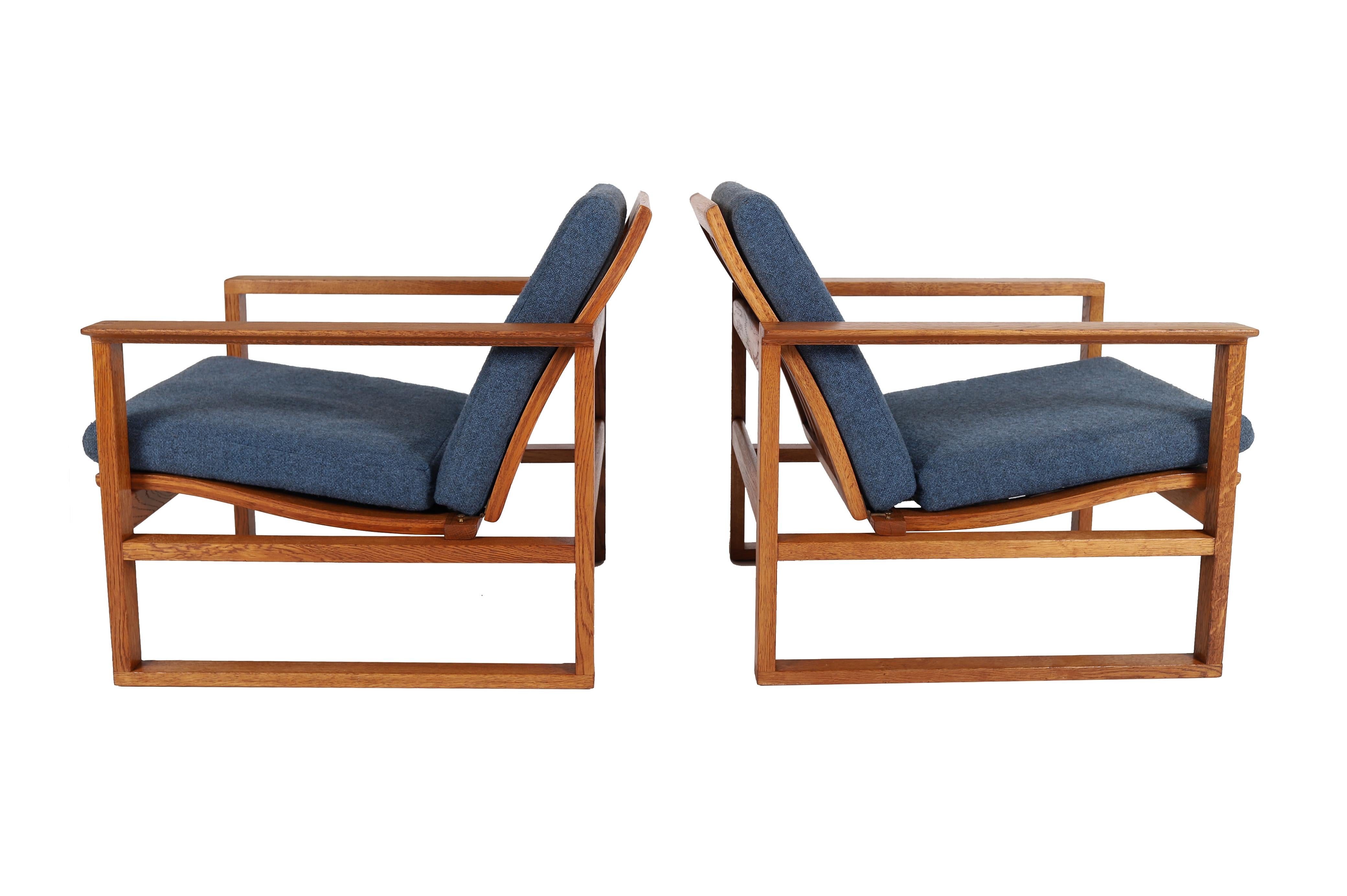 Scandinavian Modern Sled Based Lounge Chairs Fredericia model 2256 For Sale 1