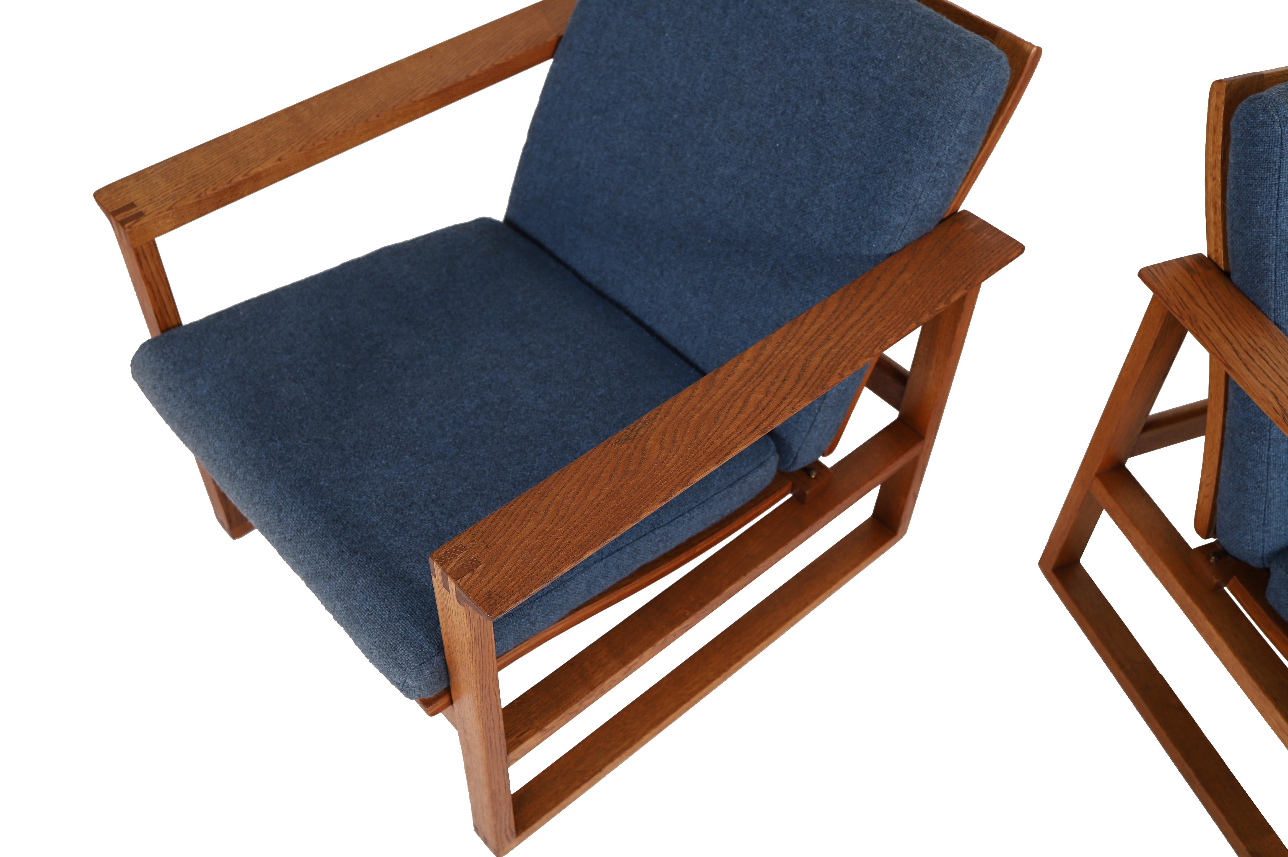 20th Century Scandinavian Modern Sled Based Lounge Chairs Fredericia model 2256 For Sale