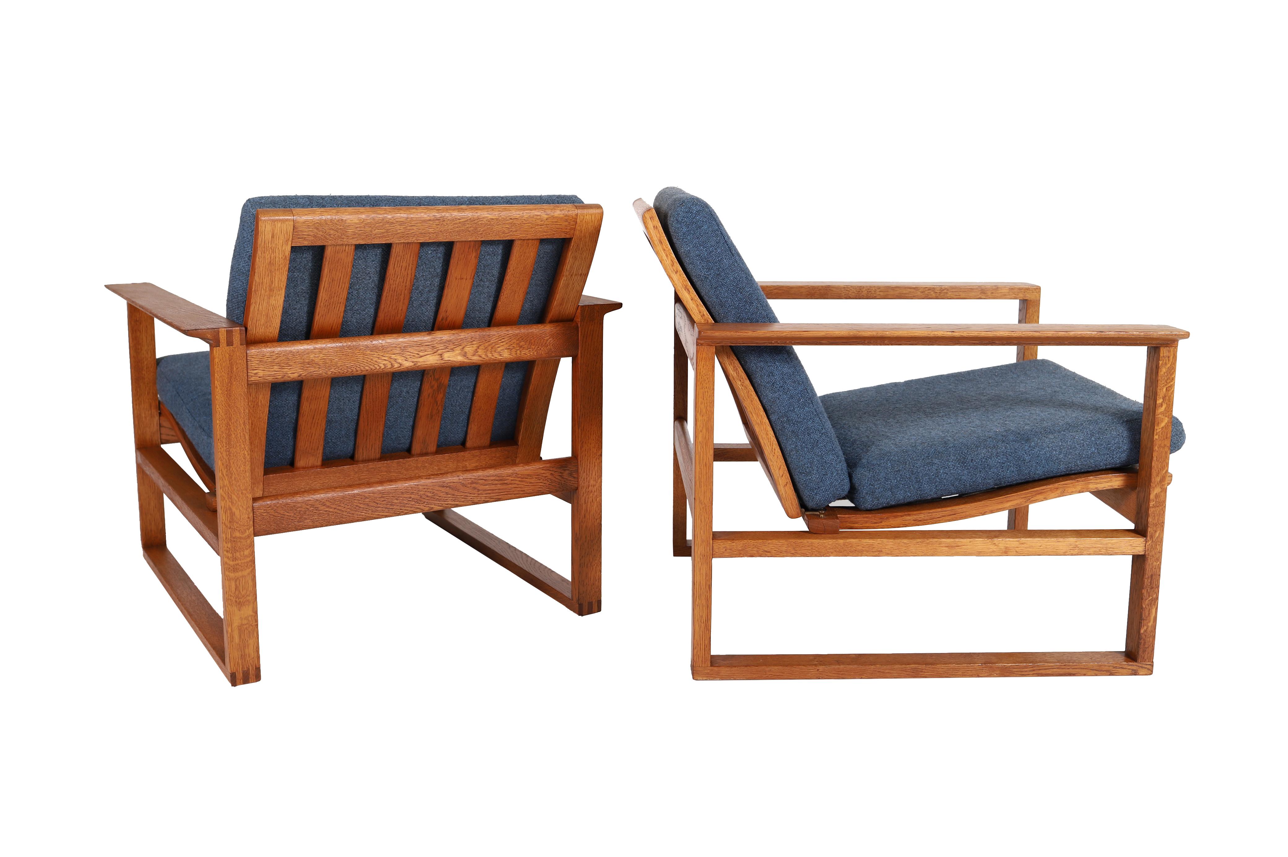 Scandinavian Modern Sled Based Lounge Chairs Fredericia model 2256 For Sale 2