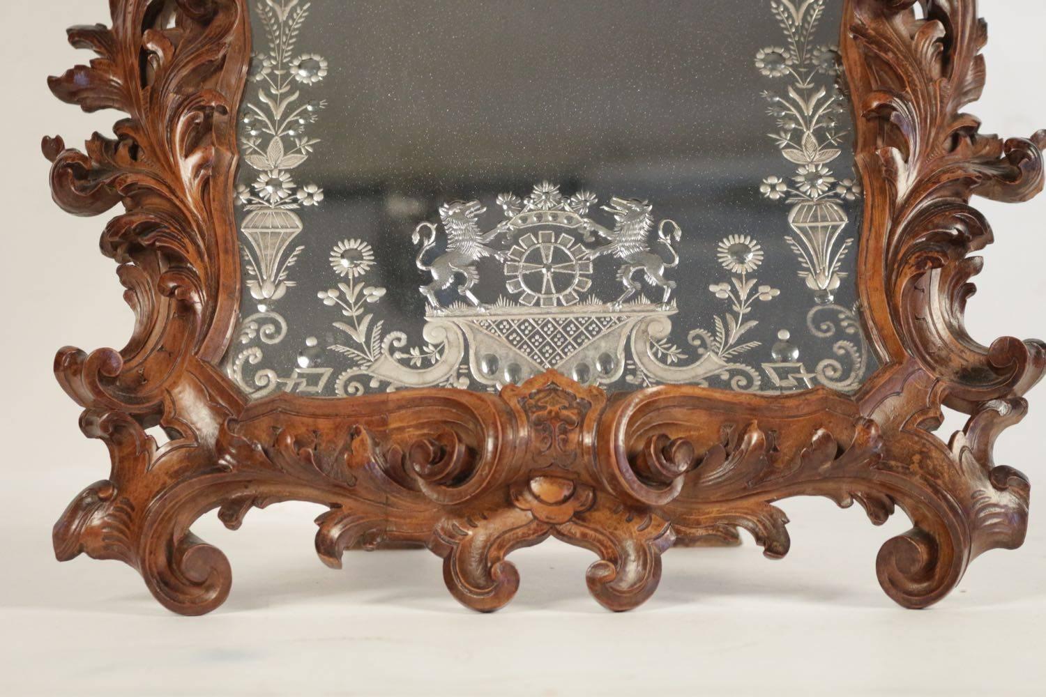 European Mirror with Geometrics Motifs Surrounded by a Frame Beautifully Detailed