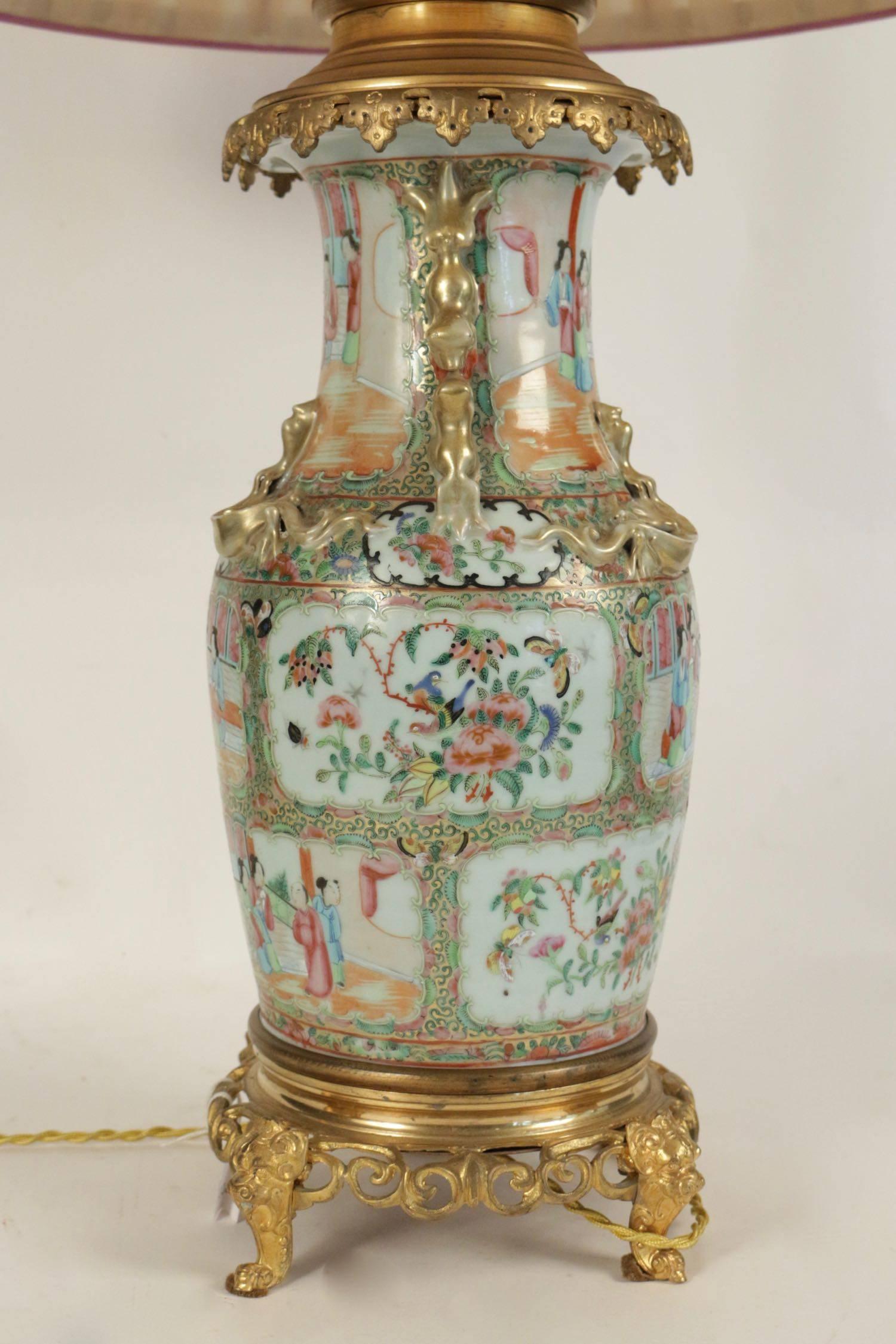 Chinese Porcelain Lampe from the 19th Century 4