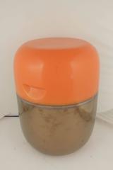 Tabouret en céramique orange et chrome blanc de la maison Pols Potten