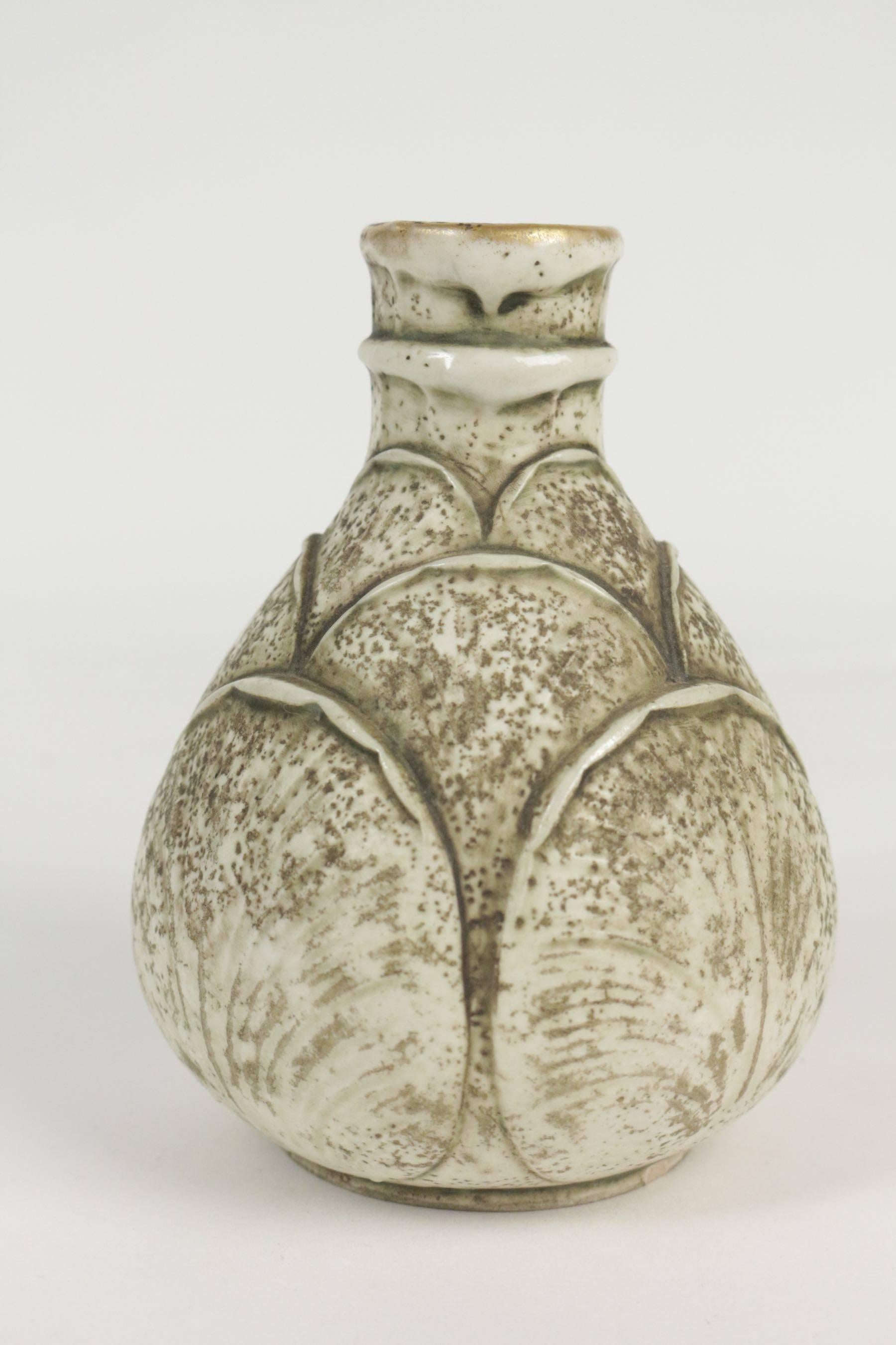 Amphora Vase Shaped like a Cauliflower, Viennese, Austria In Excellent Condition In Saint-Ouen, FR