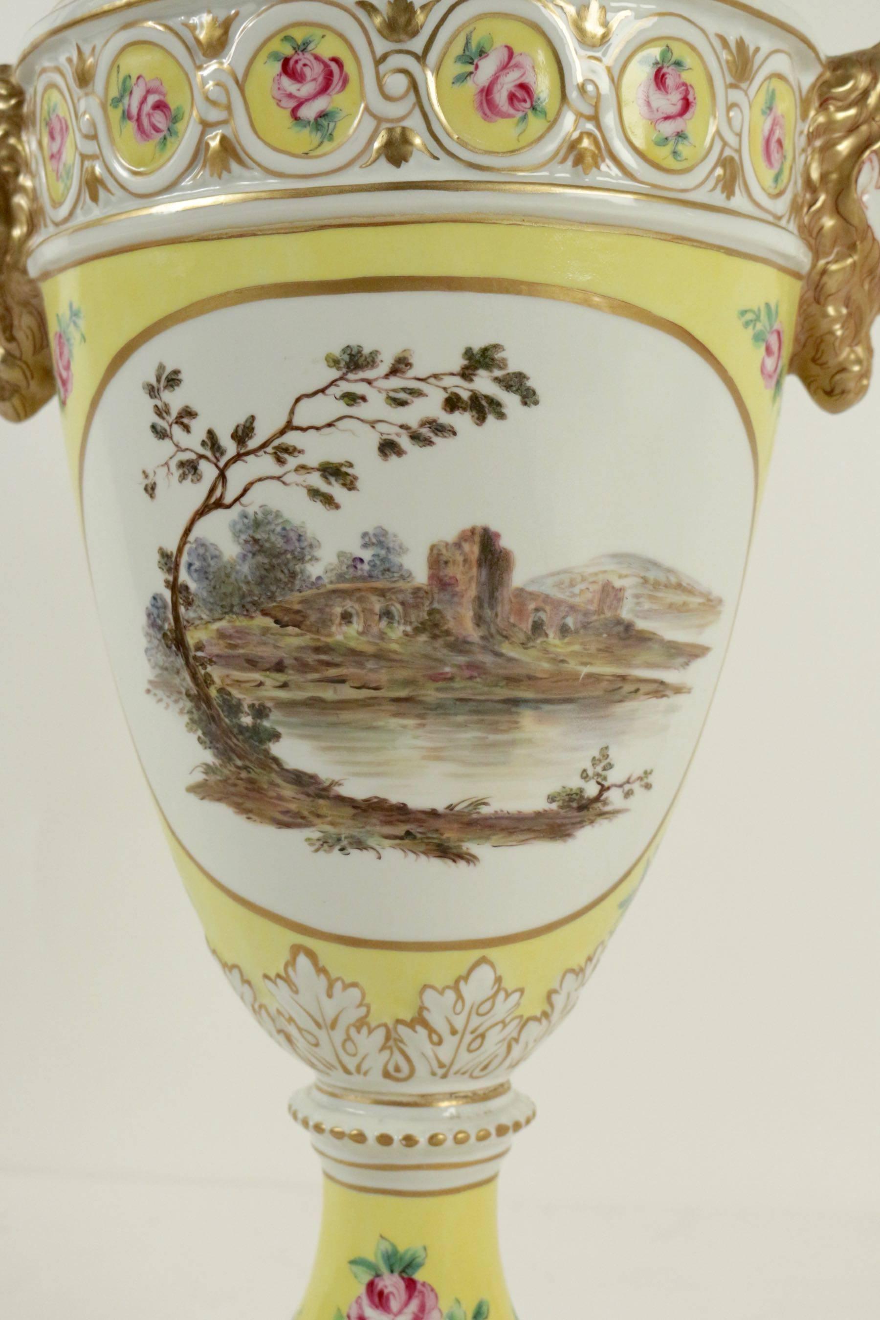 Large Vase in Earthenware with Cover from the 19th Century In Excellent Condition In Saint-Ouen, FR