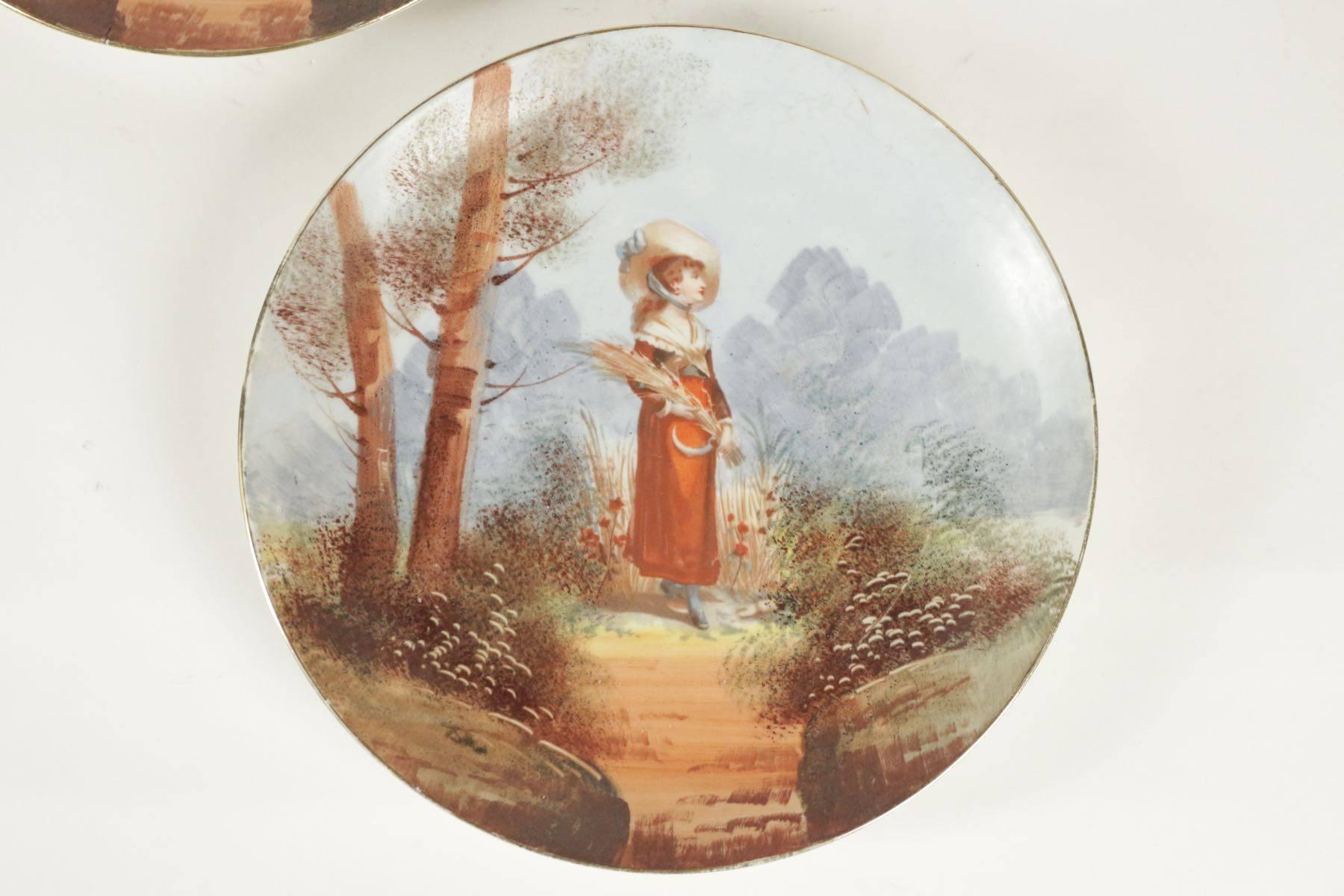 Pair of French porcelain hand-painted plates from the 19th century.
 